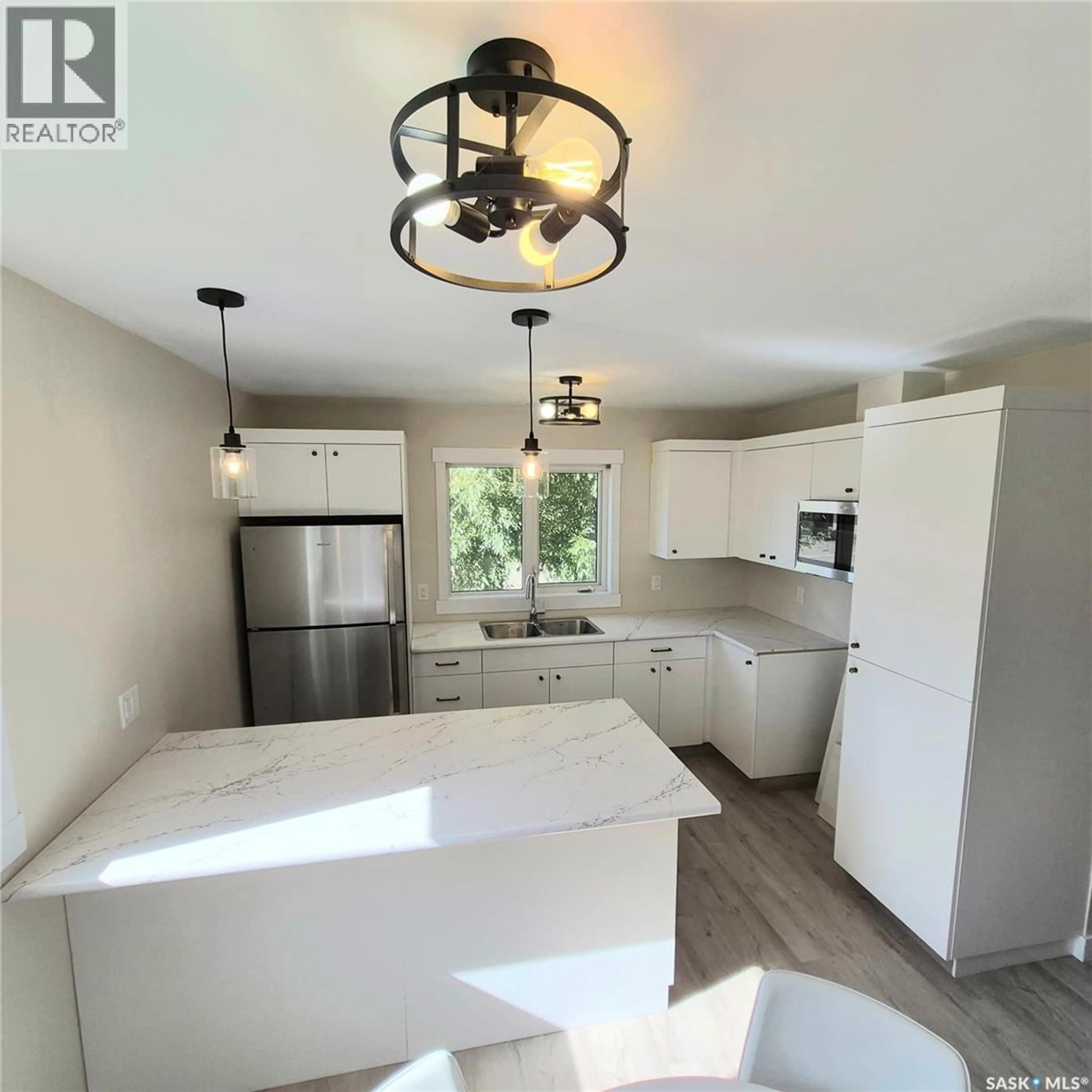 Open concept kitchen, unknown for 801 PROSPECT AVENUE, Oxbow Saskatchewan S0C2B0