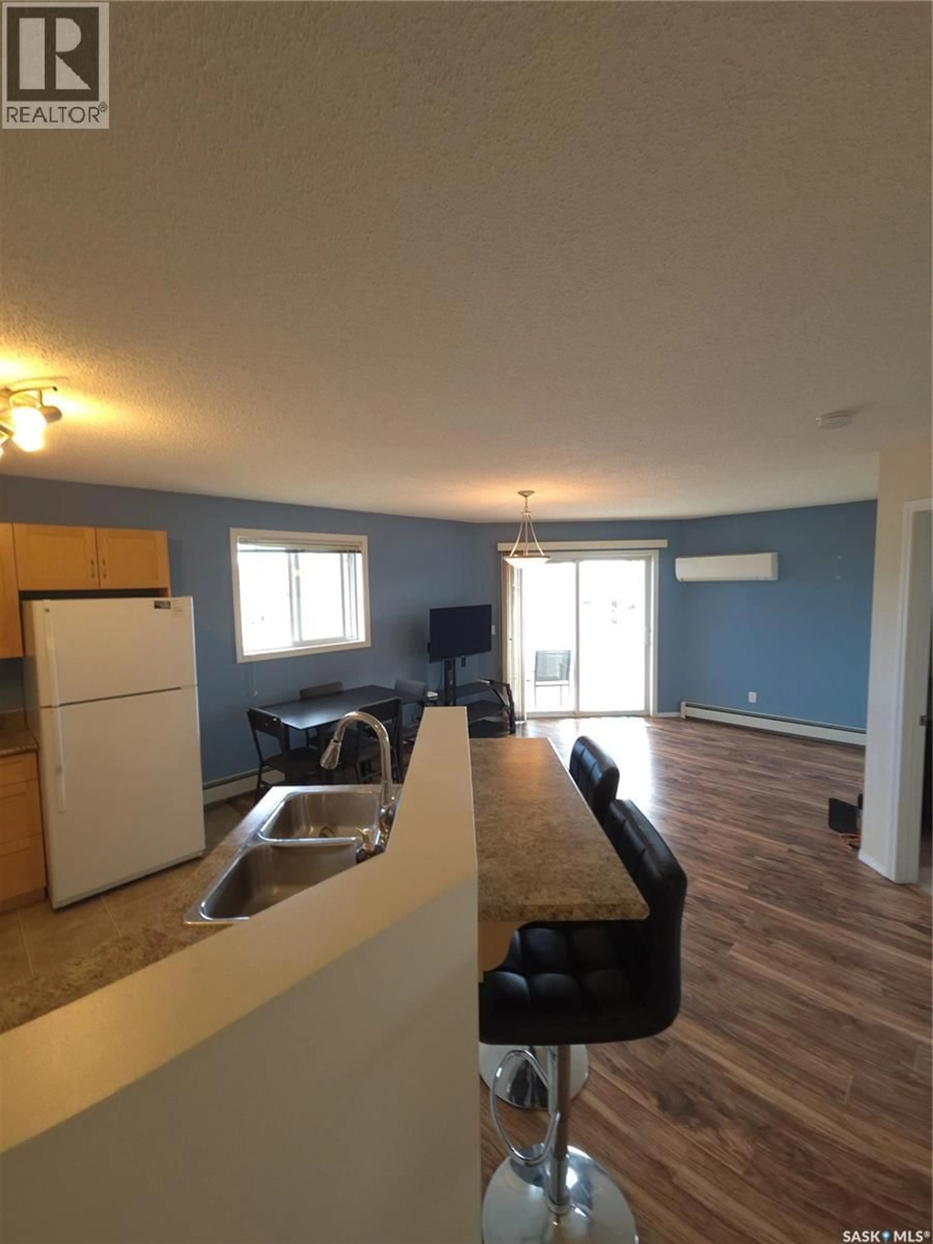Open concept kitchen, wood/laminate floor for 303 - 418 LOWE ROAD, Saskatoon Saskatchewan S7S1P2