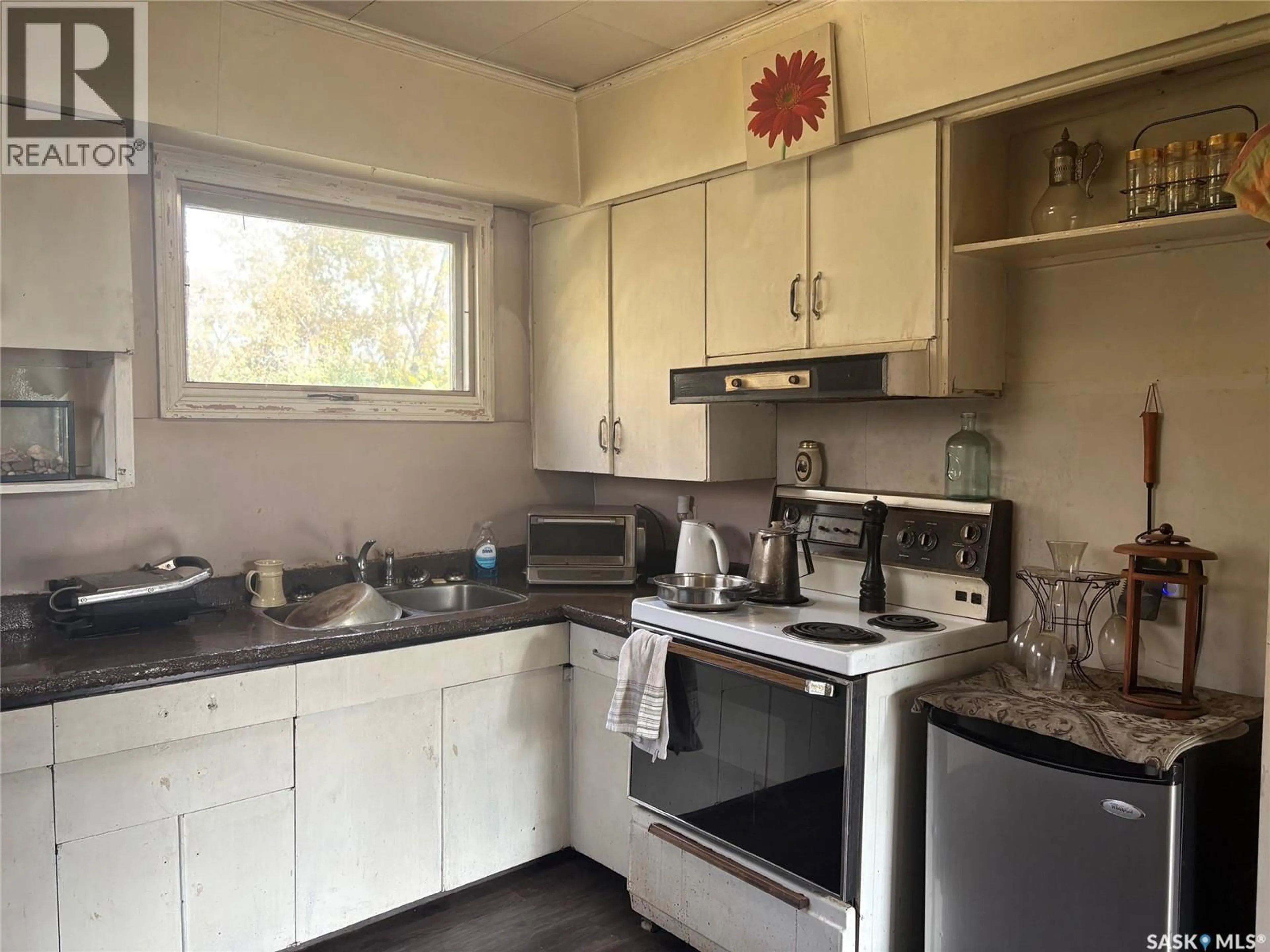 Standard kitchen, unknown for PADDOCKWOOD ACREAGE, Paddockwood Rm No. 520 Saskatchewan S0J1Z0