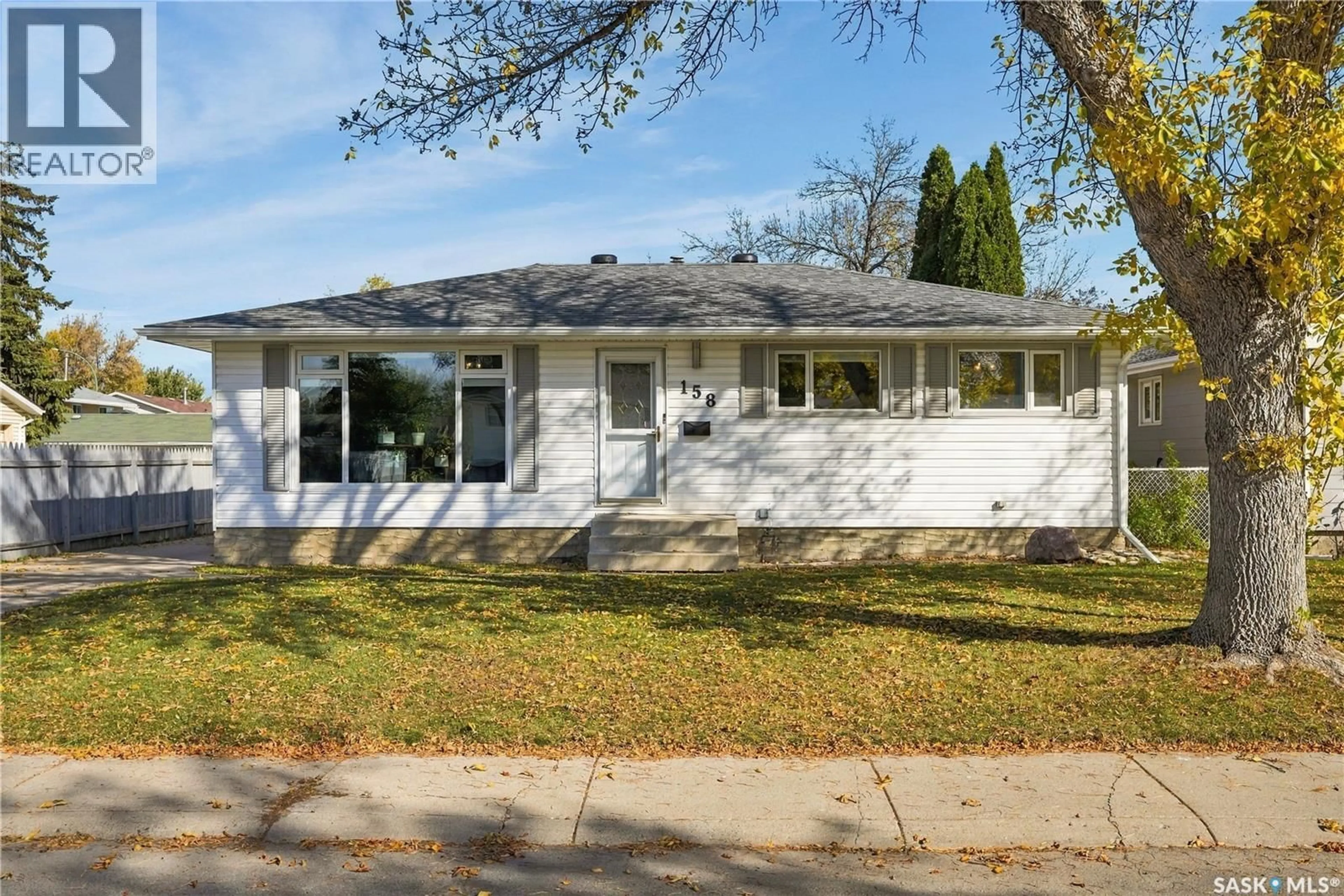 Home with vinyl exterior material, street for 158 SMALLWOOD CRESCENT, Saskatoon Saskatchewan S7L4Z6