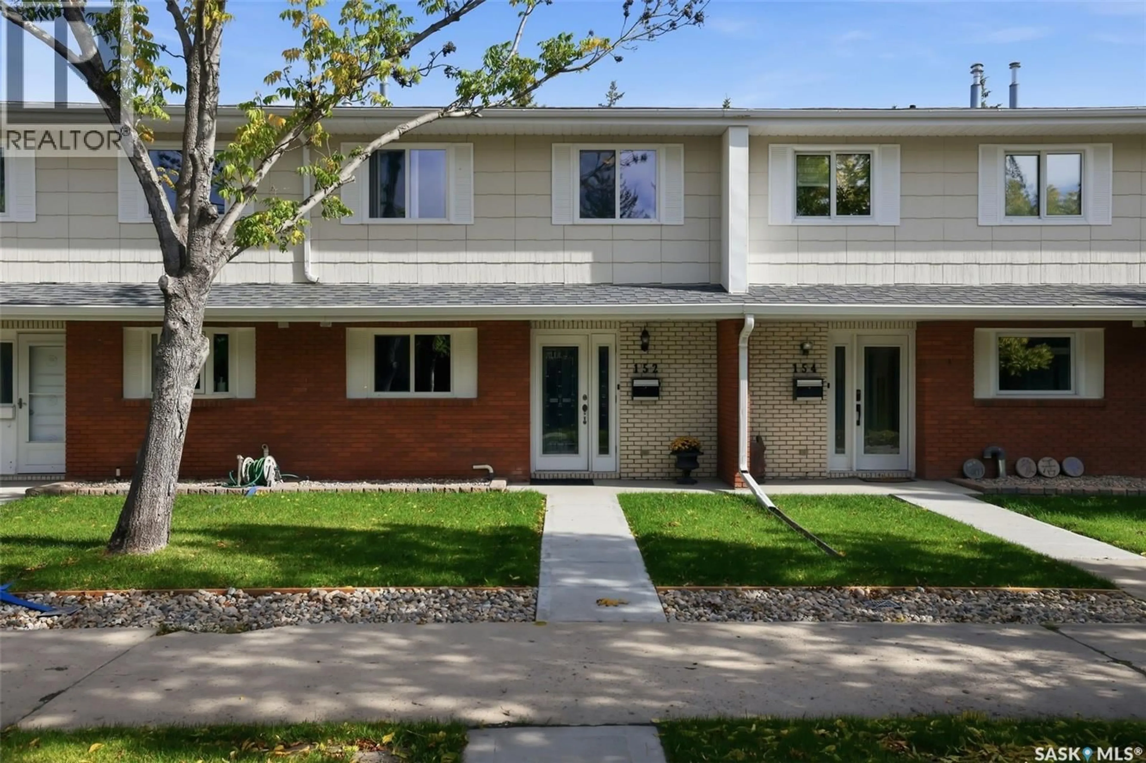 Home with vinyl exterior material, street for 152 PLAINSVIEW DRIVE, Regina Saskatchewan S4S6L2