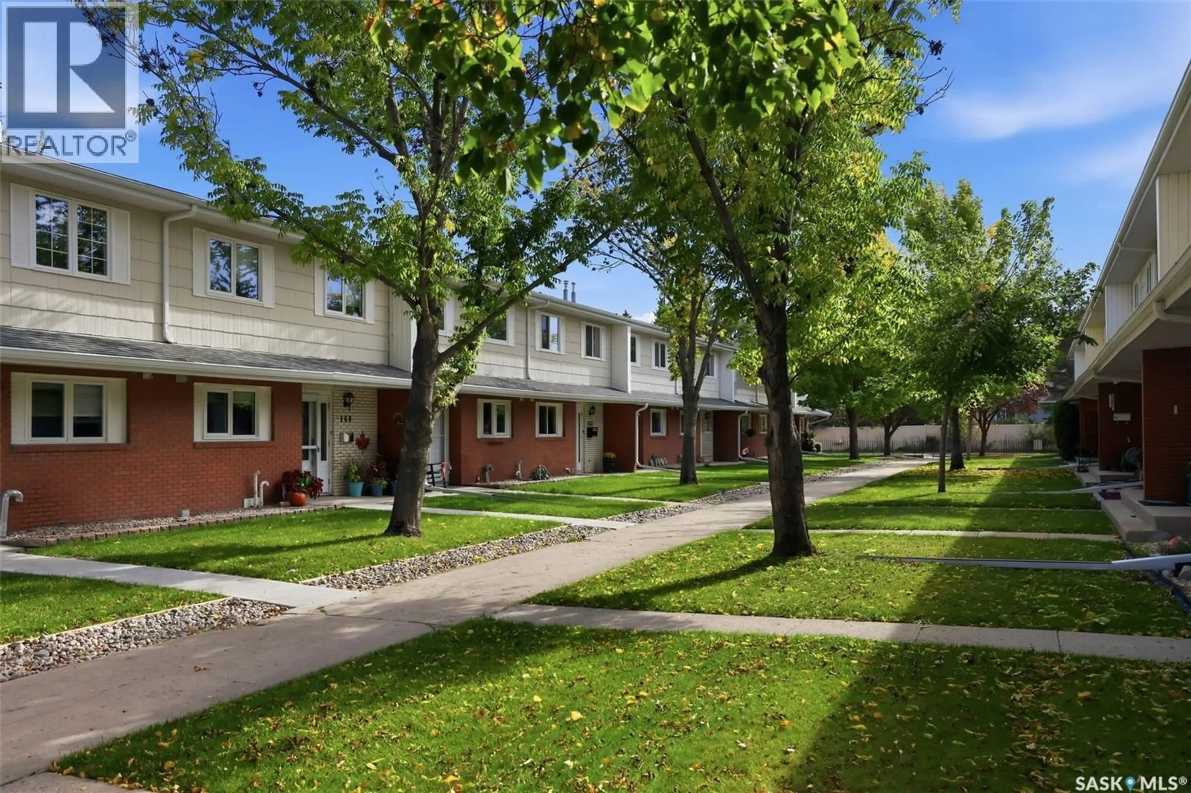 Patio, street for 152 PLAINSVIEW DRIVE, Regina Saskatchewan S4S6L2