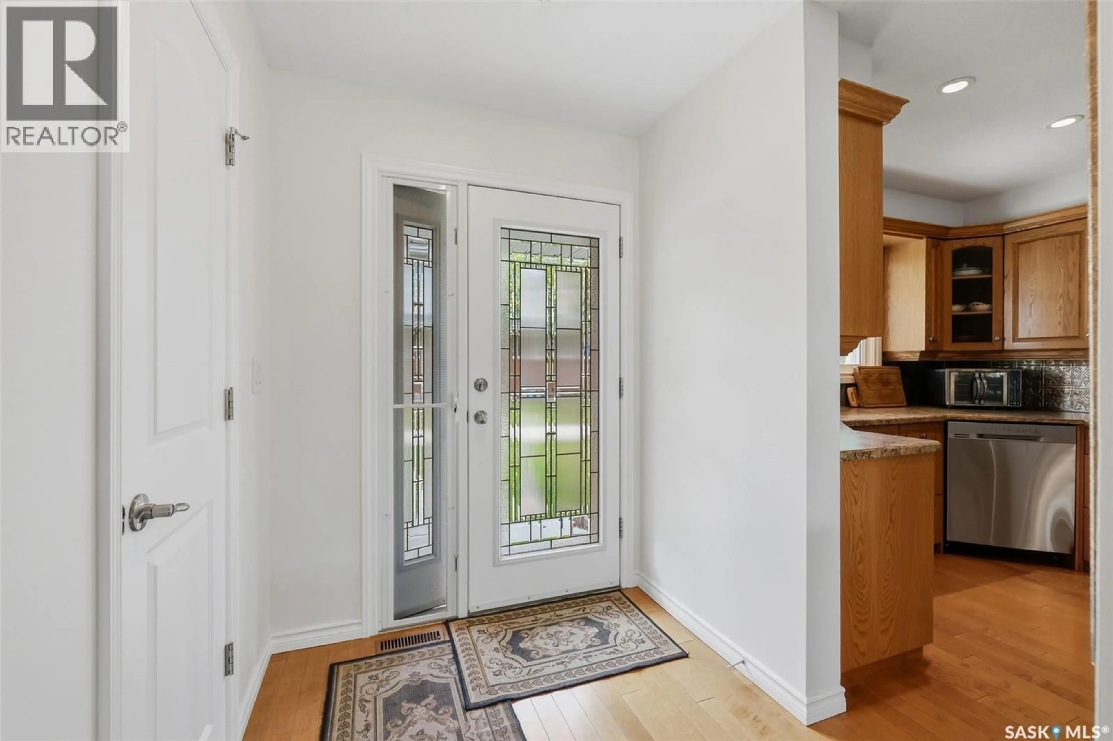 Indoor entryway for 152 PLAINSVIEW DRIVE, Regina Saskatchewan S4S6L2