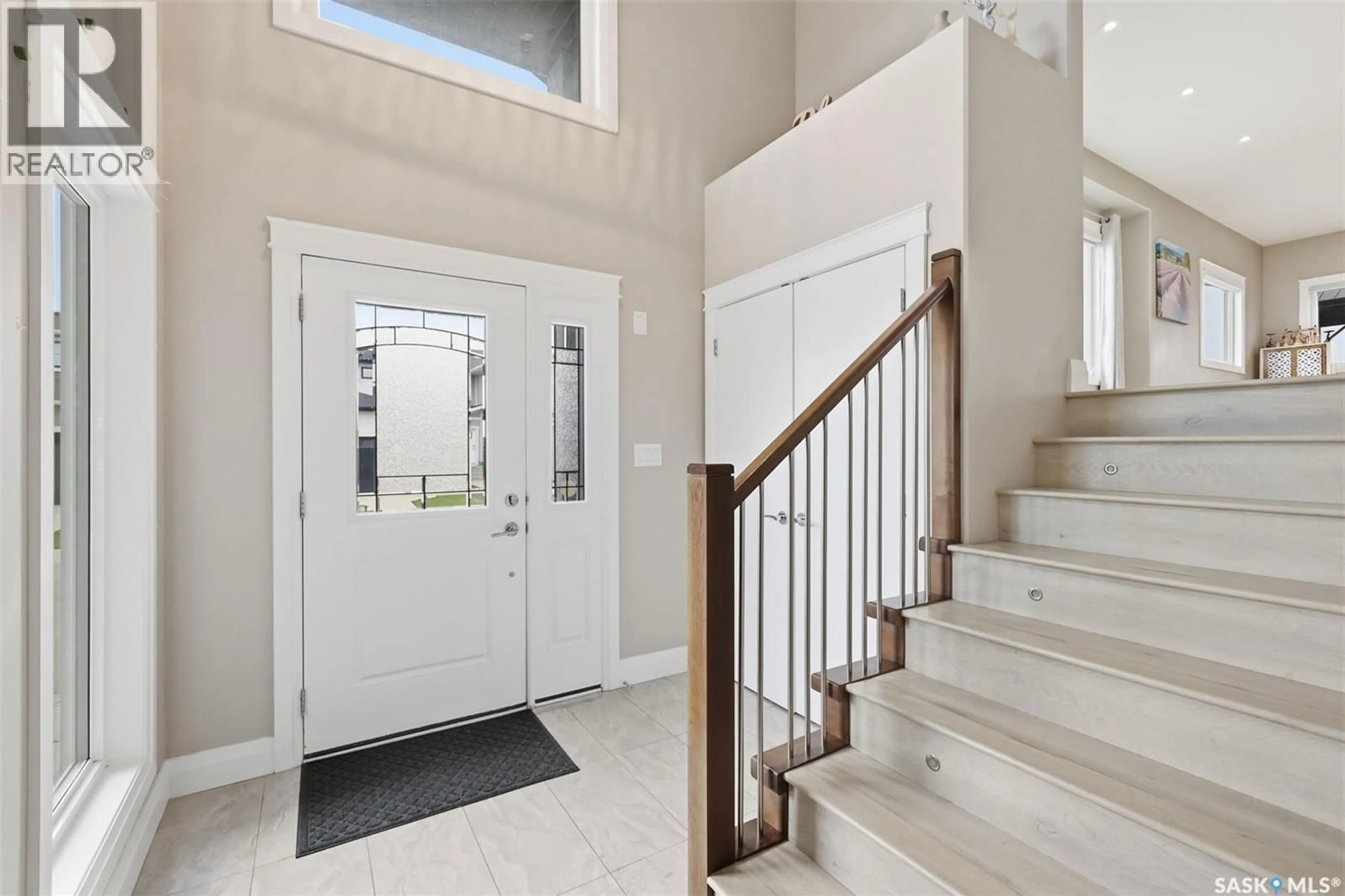 Indoor entryway for 203 BURGESS BAY, Saskatoon Saskatchewan S7V0S3
