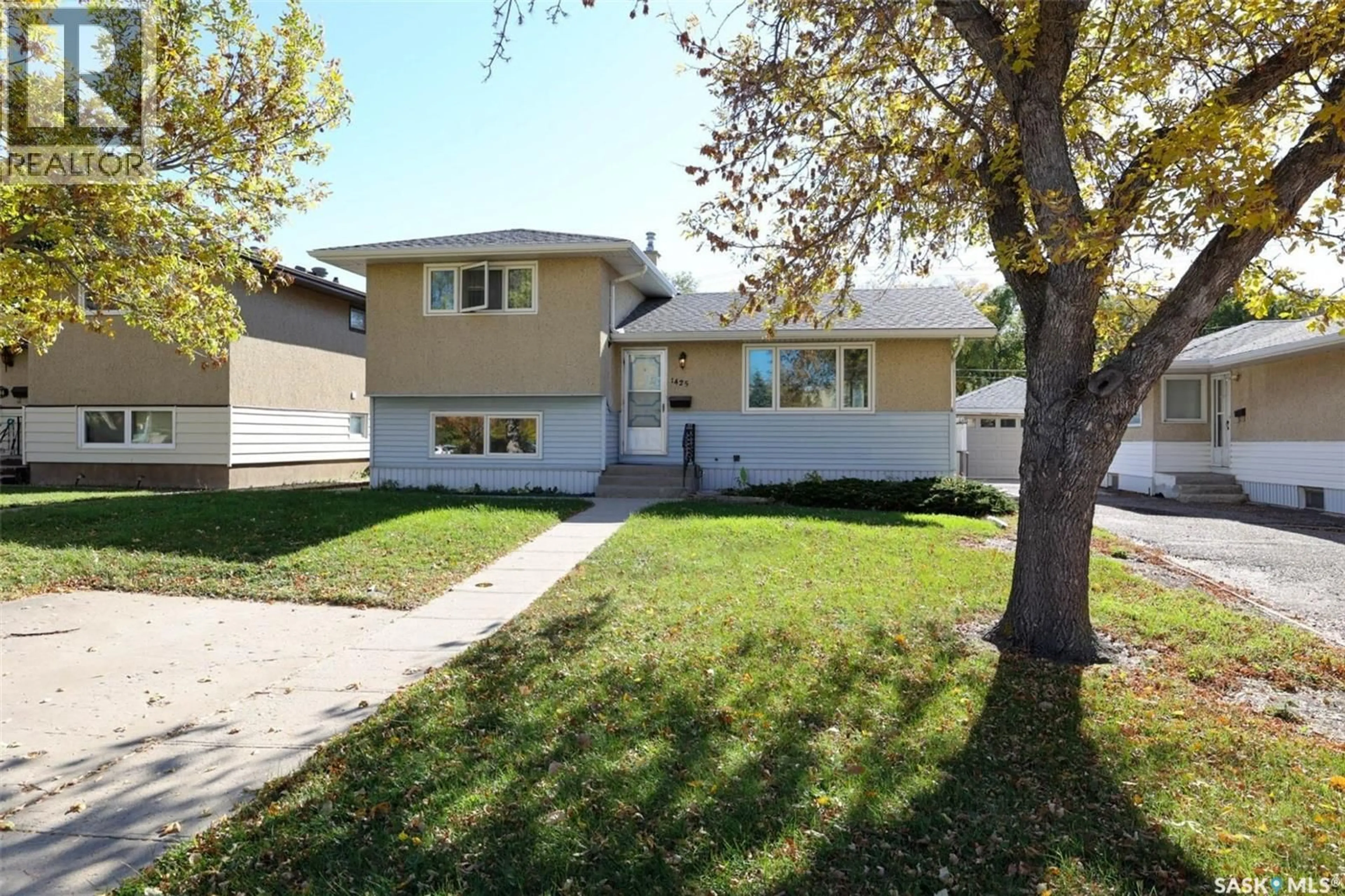 Home with vinyl exterior material, street for 1425 9TH AVENUE, Regina Saskatchewan S4R0E6