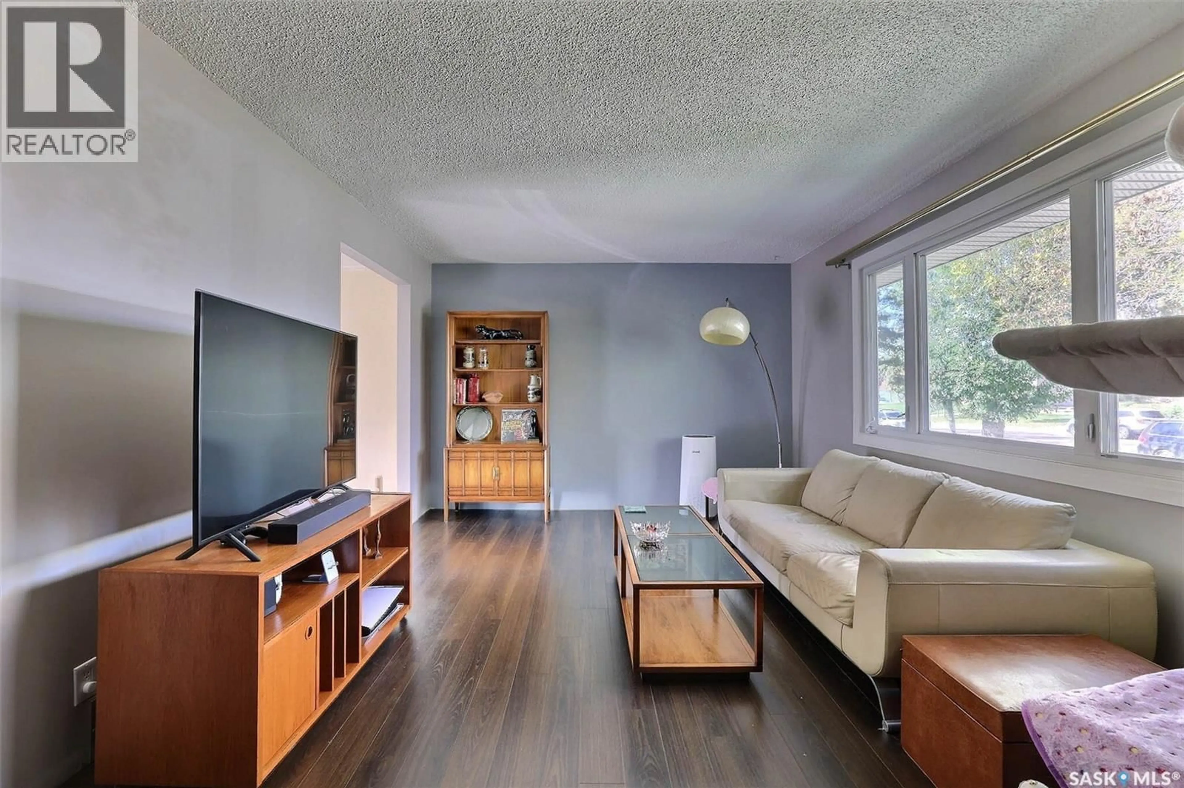 Living room with furniture, wood/laminate floor for 1425 9TH AVENUE, Regina Saskatchewan S4R0E6