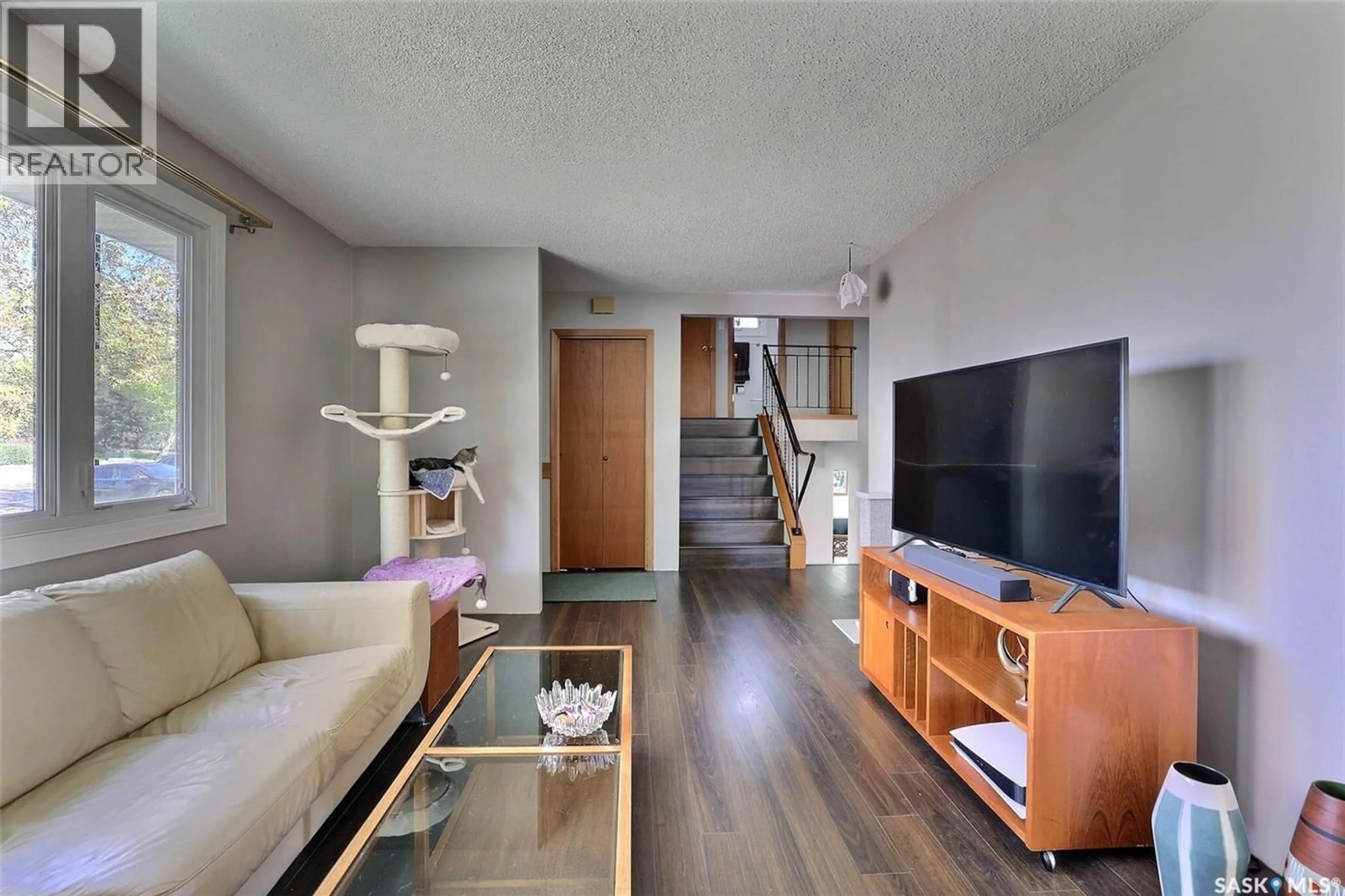 Living room with furniture, unknown for 1425 9TH AVENUE, Regina Saskatchewan S4R0E6