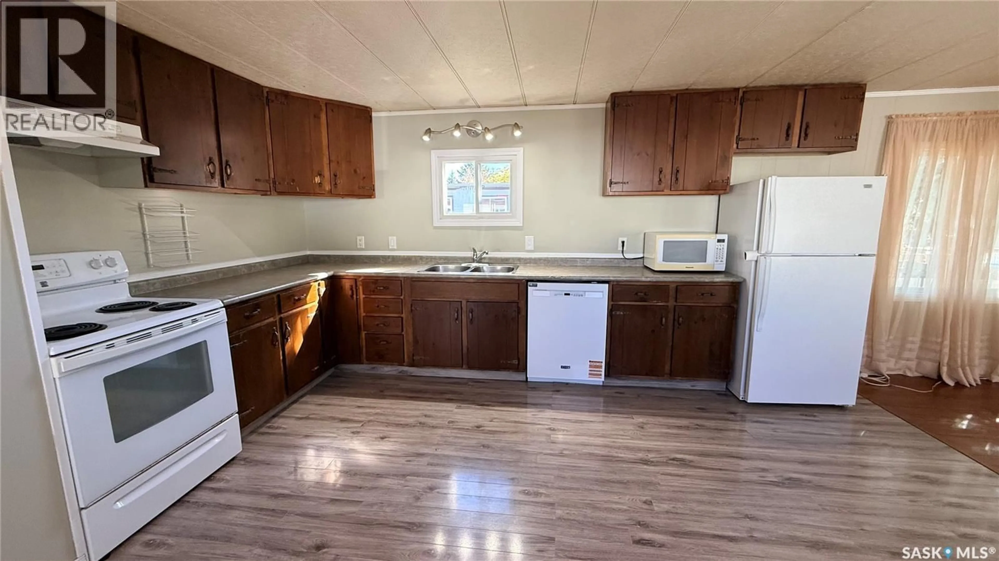 Standard kitchen, unknown for 9 ROYAL HEIGHTS, Estevan Saskatchewan S4A2T8