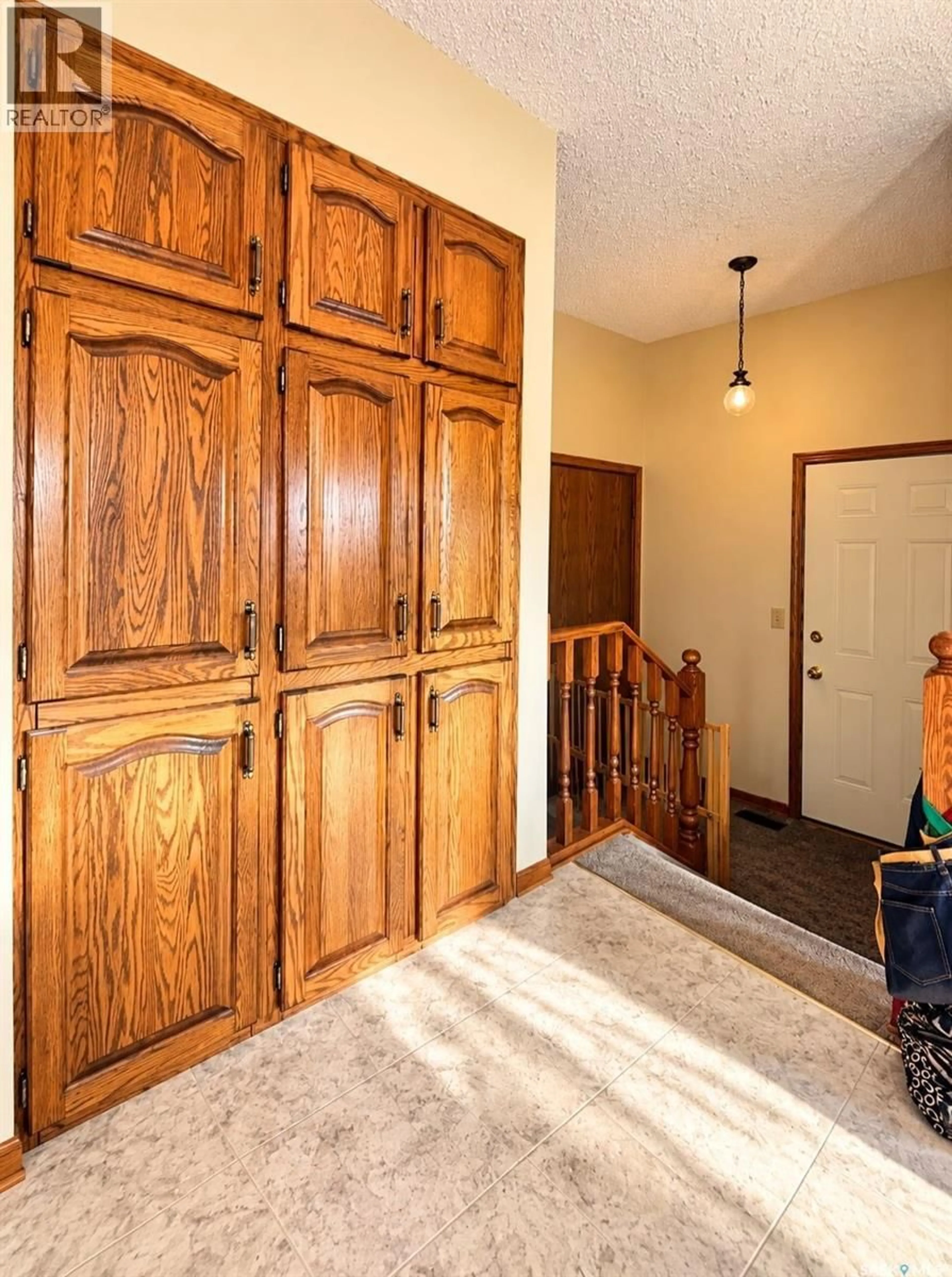 Indoor entryway for 302 COWIE CRESCENT, Swift Current Saskatchewan S9H4W7