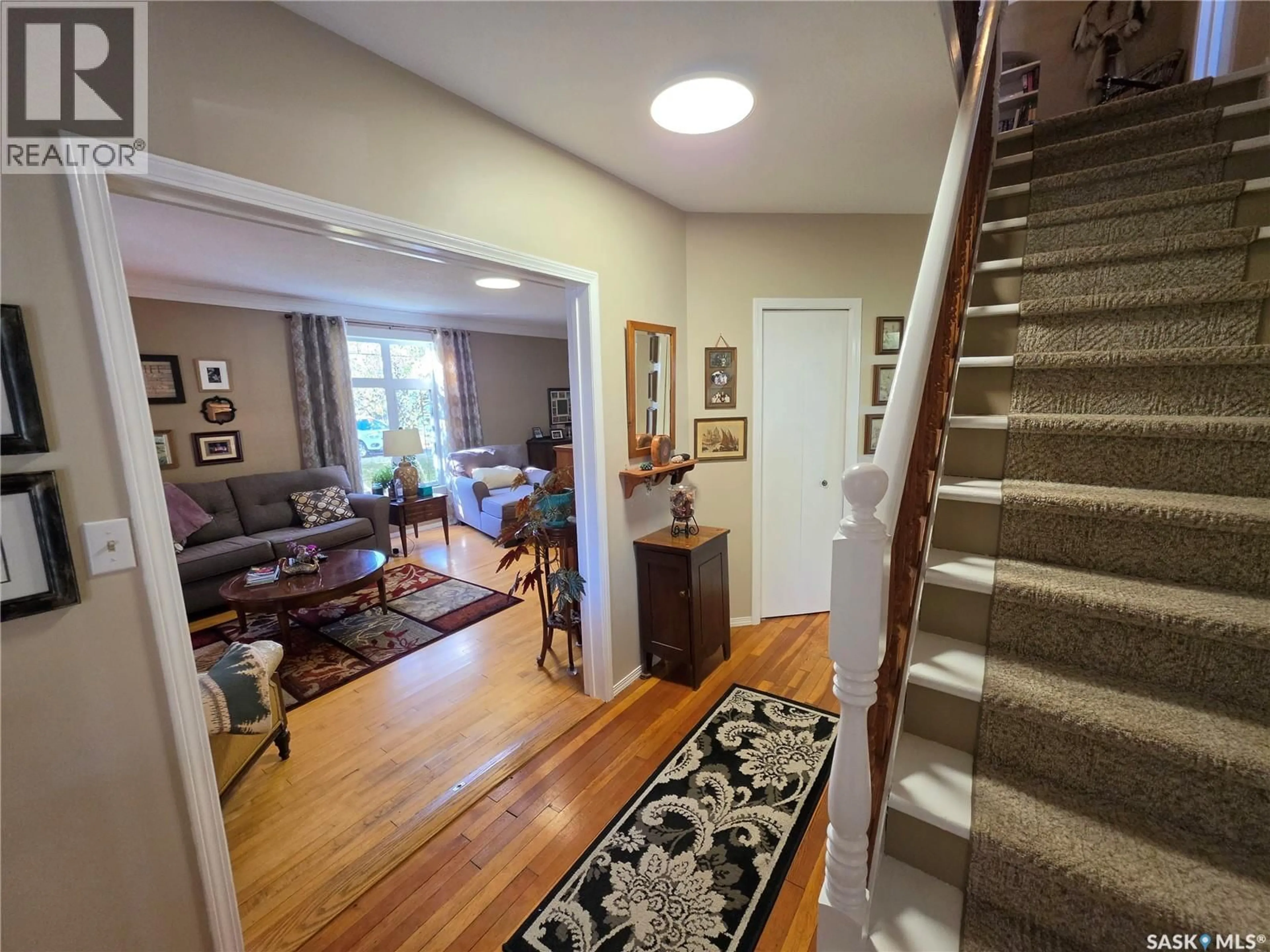Indoor entryway for 409 3RD AVENUE, Meadow Lake Saskatchewan S9X1B8