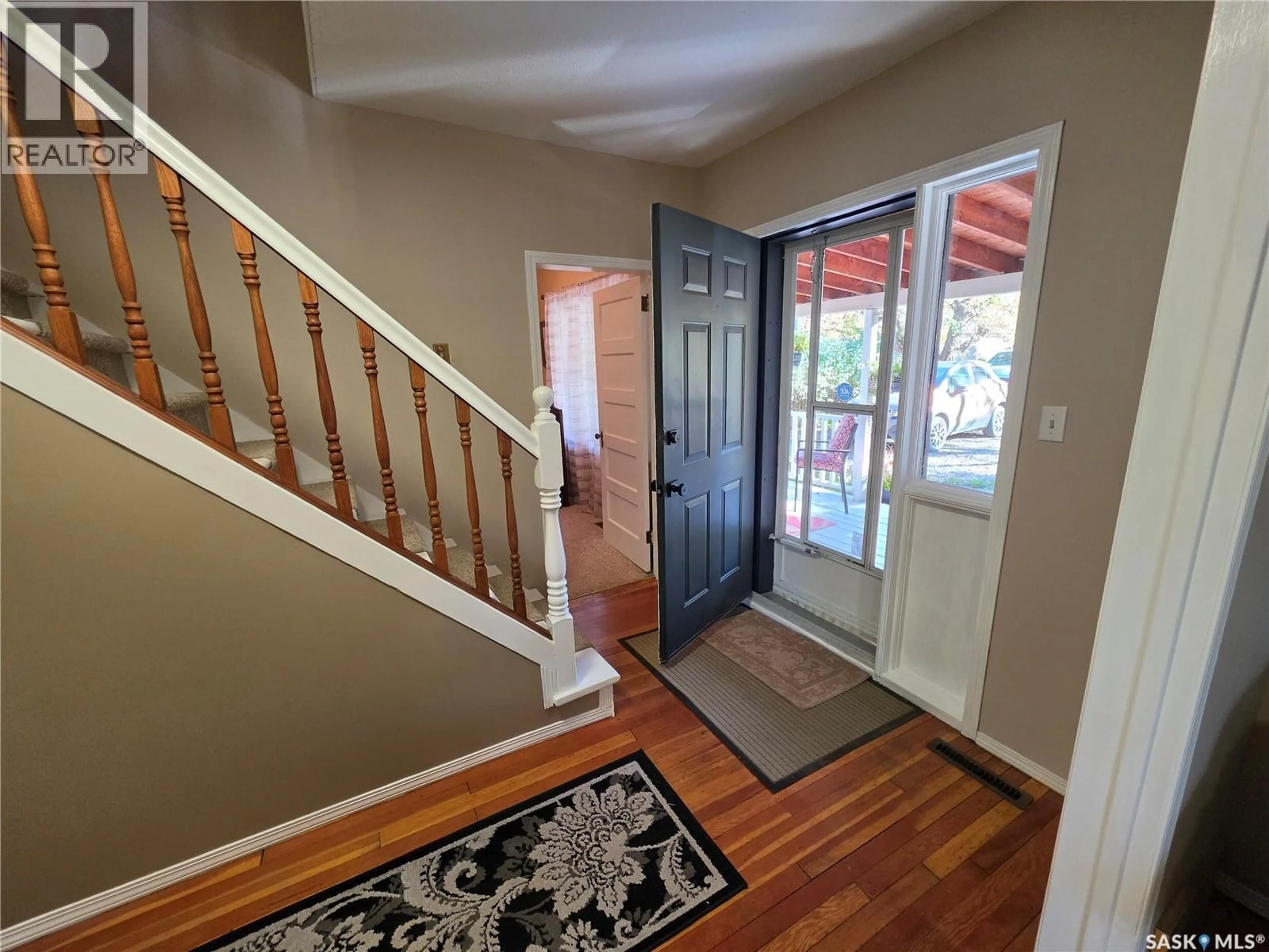 Indoor entryway for 409 3RD AVENUE, Meadow Lake Saskatchewan S9X1B8