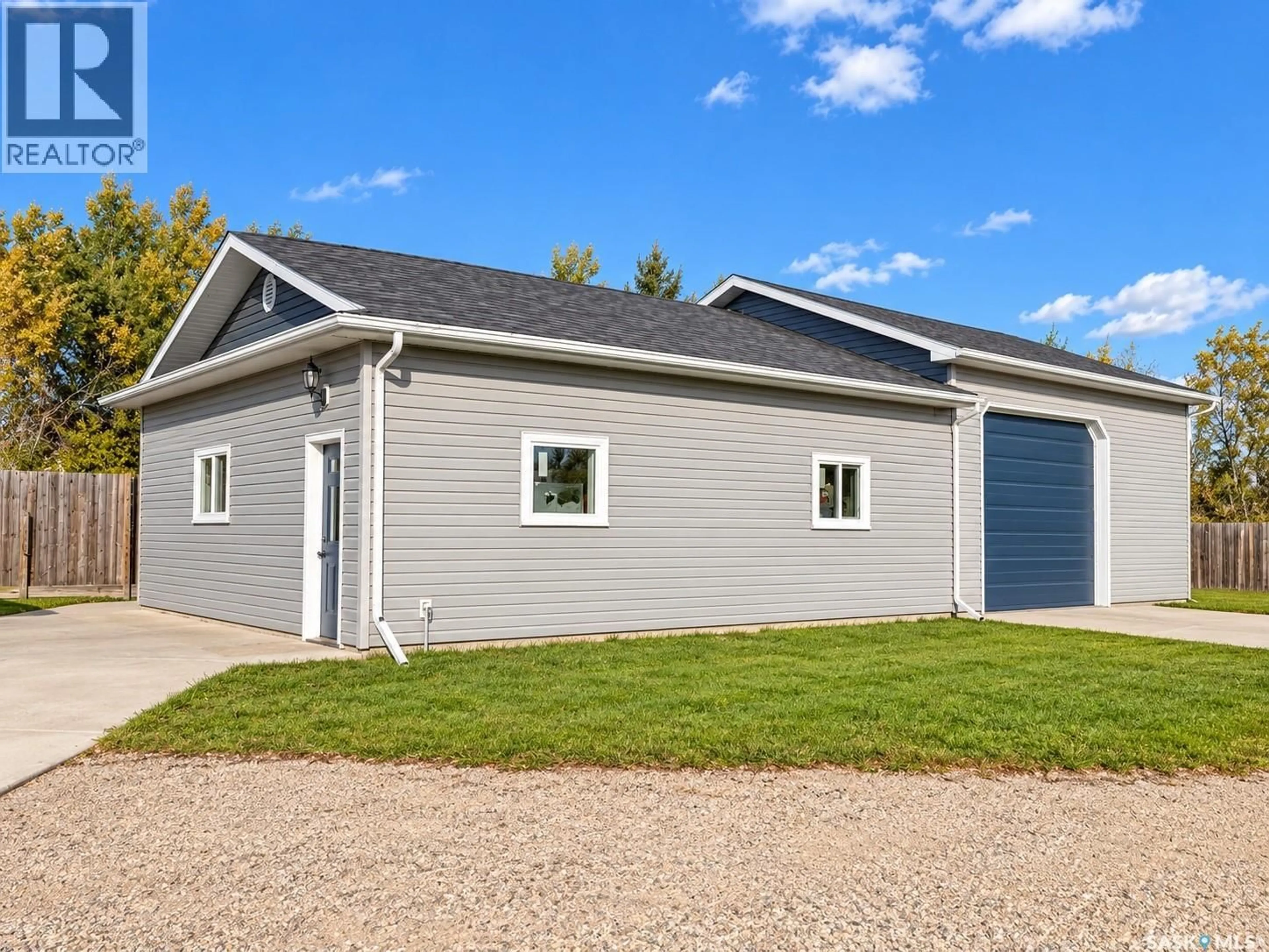 Home with vinyl exterior material, building for DE WITT ACREAGE, Edenwold Rm No.158 Saskatchewan S4L5B1