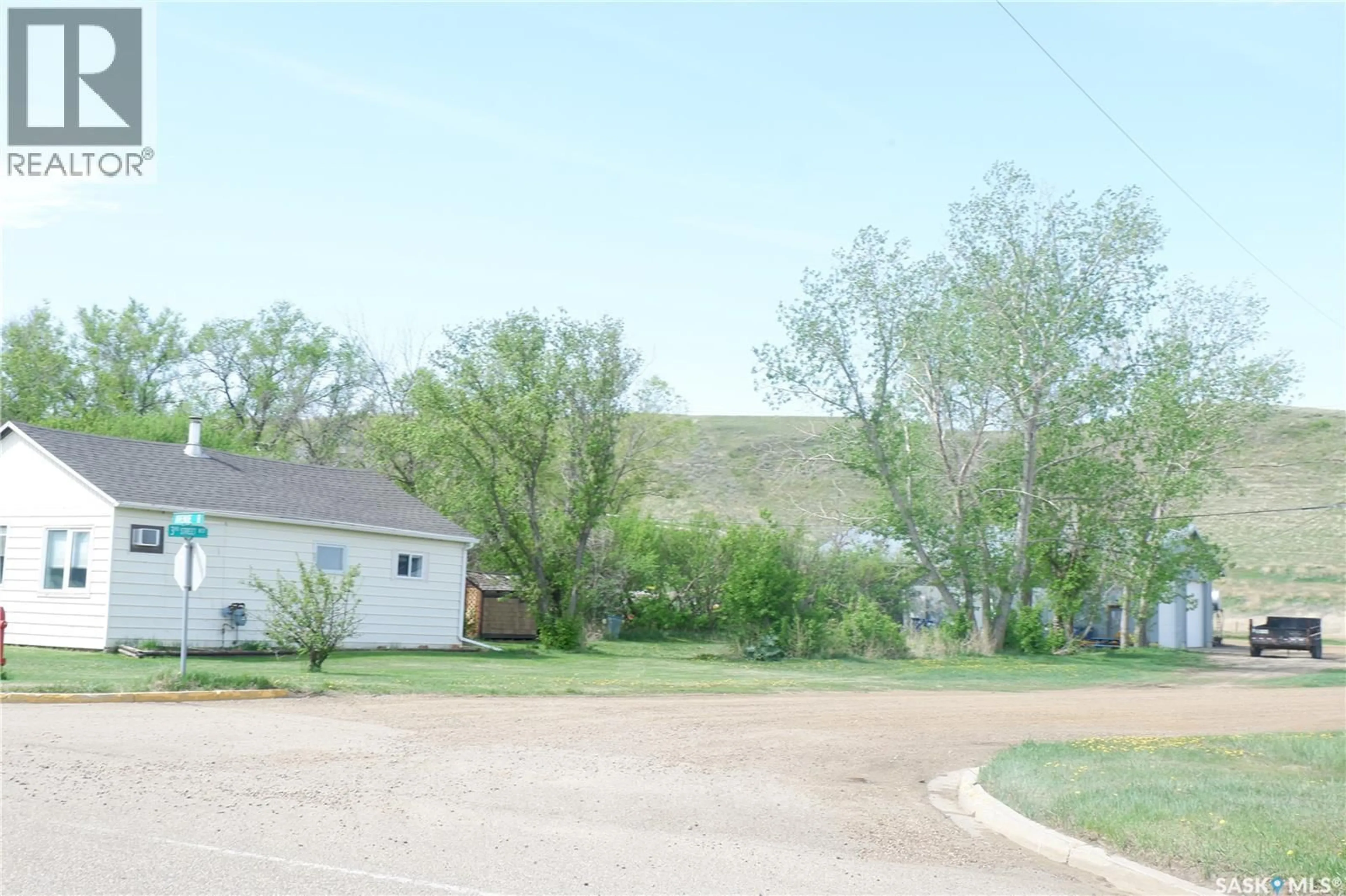 Blurry image for 11 B AVENUE, Willow Bunch Saskatchewan S0H4K0