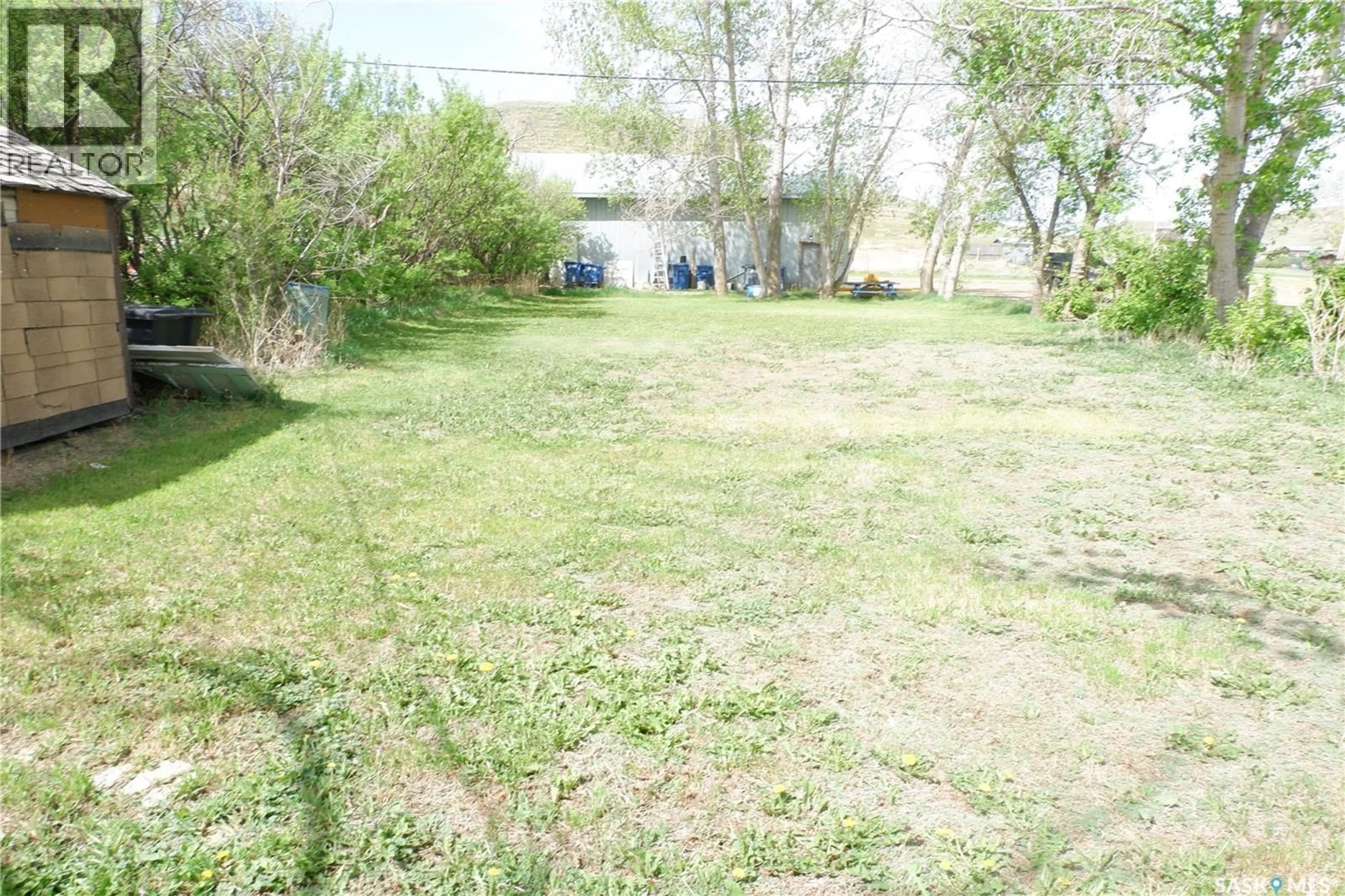 Patio, street for 11 B AVENUE, Willow Bunch Saskatchewan S0H4K0