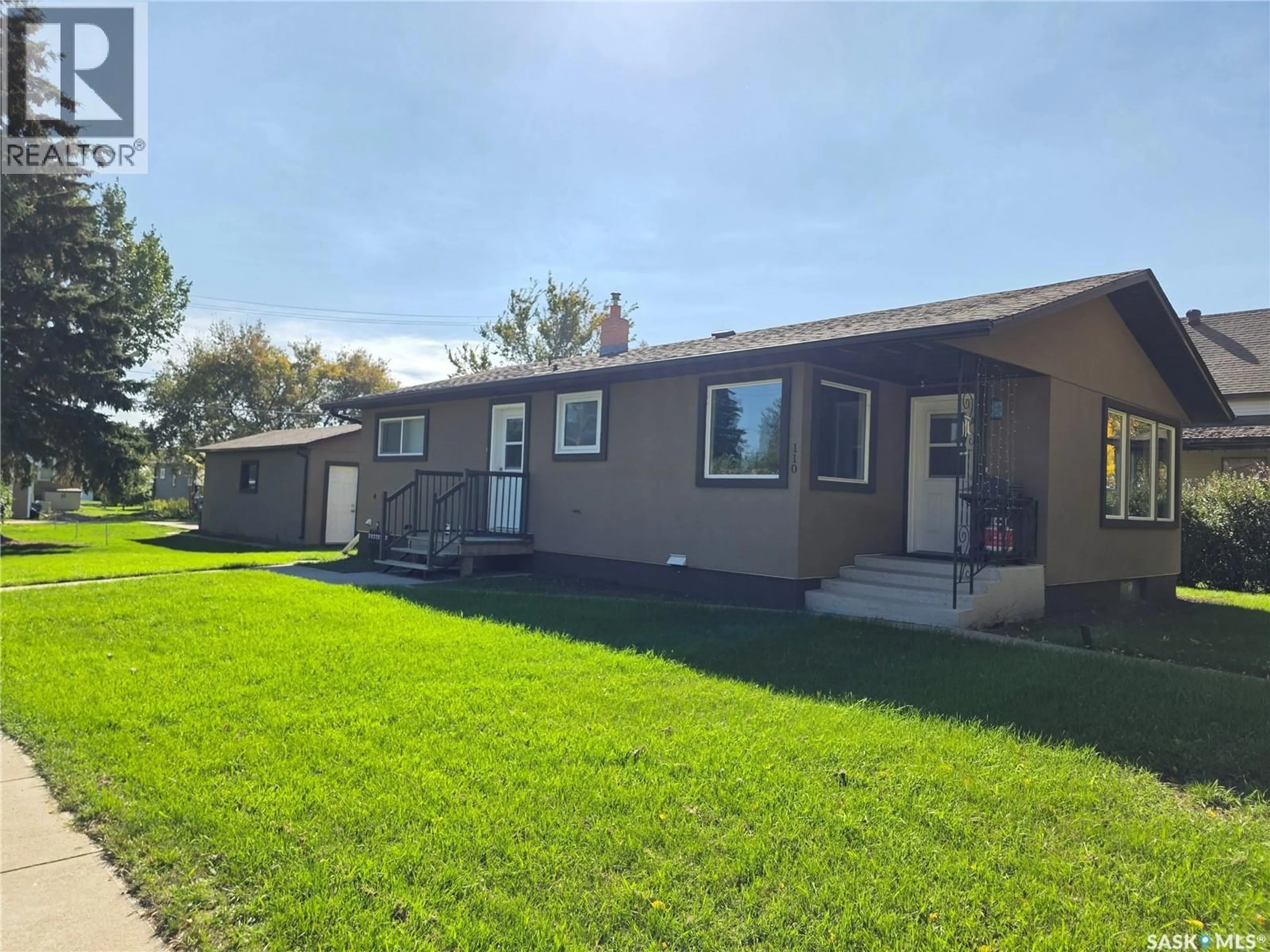 Home with vinyl exterior material, street for 110 LINCOLN STREET, Davidson Saskatchewan S0G1A0