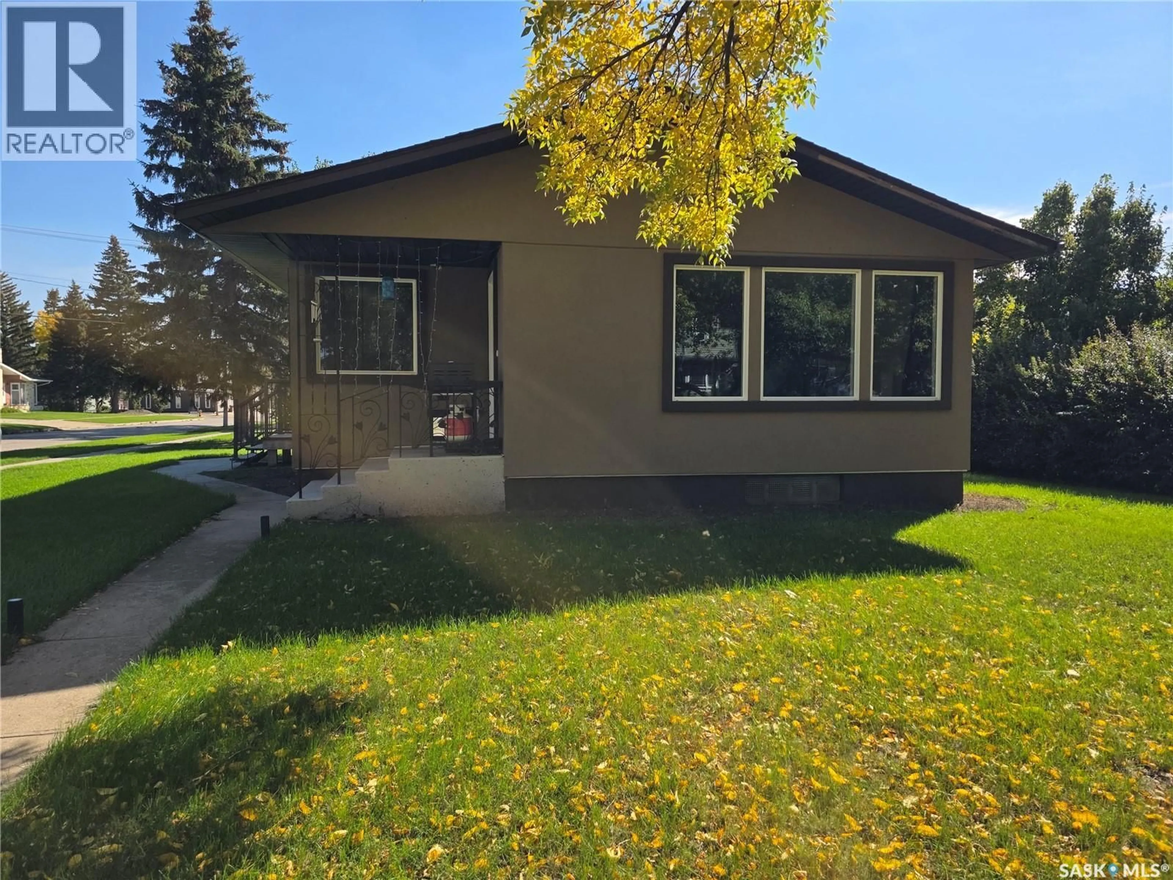 Home with vinyl exterior material, street for 110 LINCOLN STREET, Davidson Saskatchewan S0G1A0