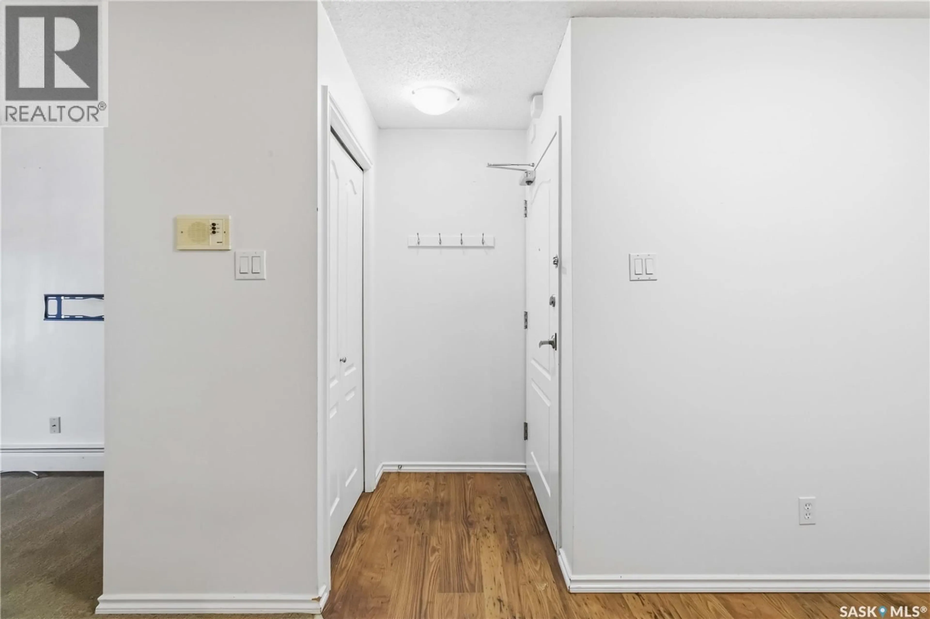 Indoor entryway for 201-A1 - 1121 MCKERCHER DRIVE, Saskatoon Saskatchewan S7H5B8