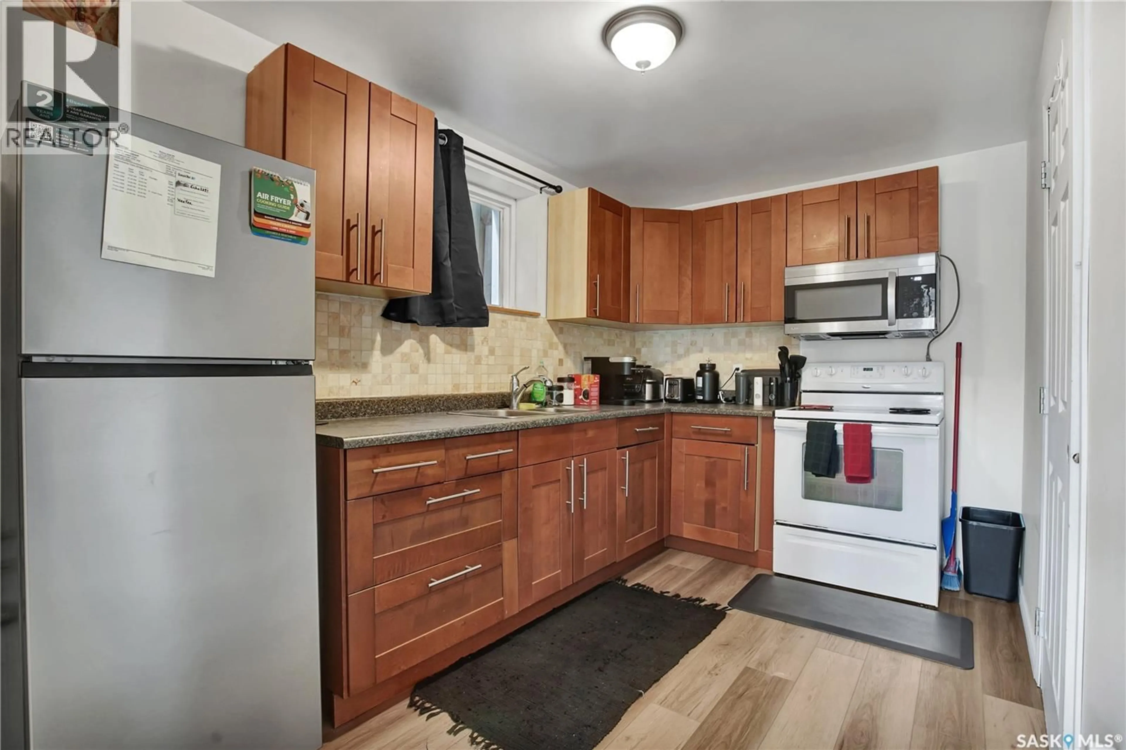 Standard kitchen, unknown for 1104 4TH STREET, Saskatoon Saskatchewan S7H1K8