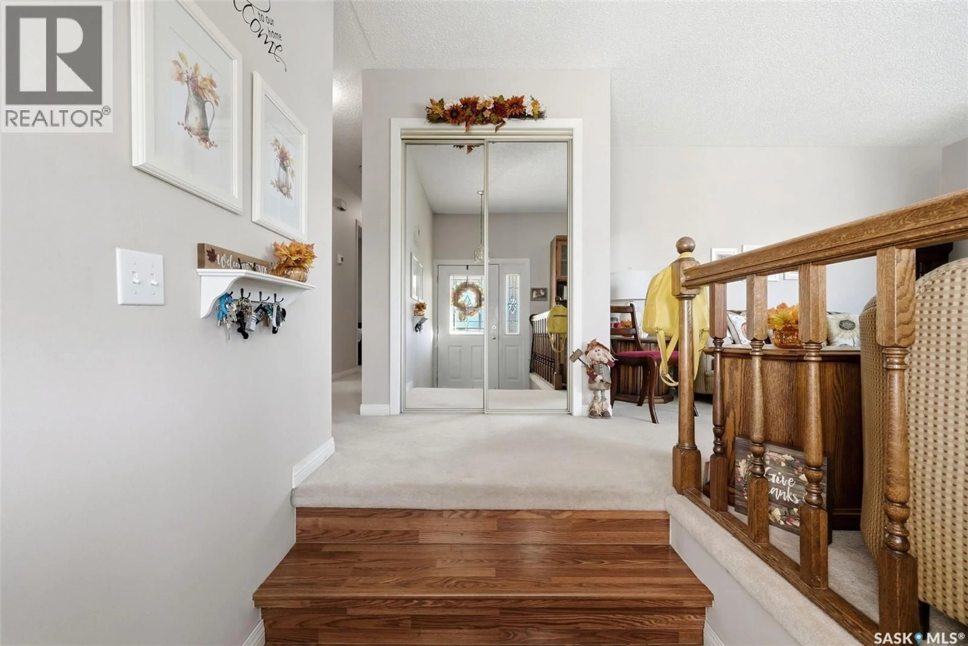 Indoor foyer for 11 GREEN MEADOW ROAD, Regina Saskatchewan S4V0A4