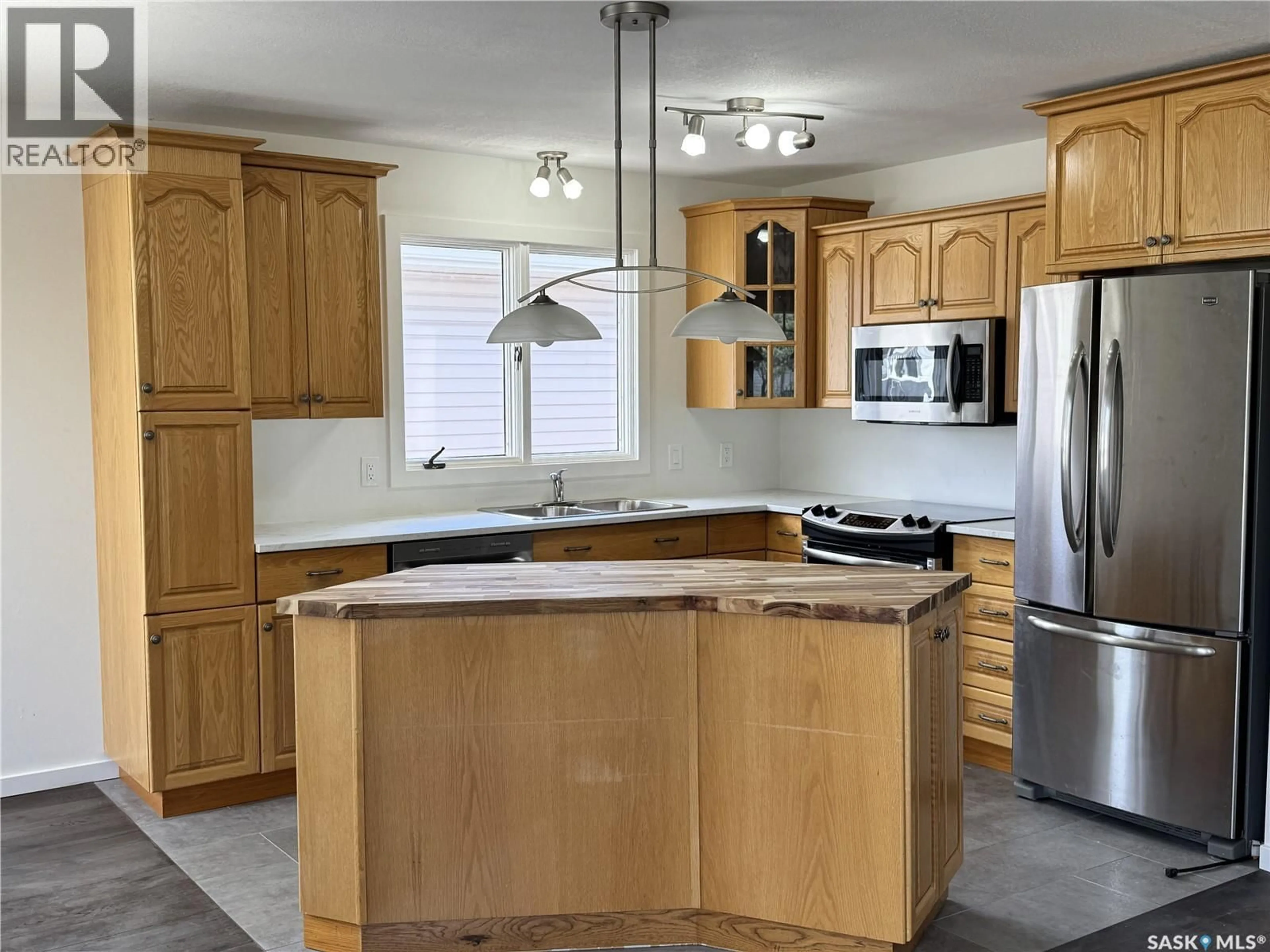 Open concept kitchen, unknown for 218 2ND AVENUE, Biggar Saskatchewan S0K0M0