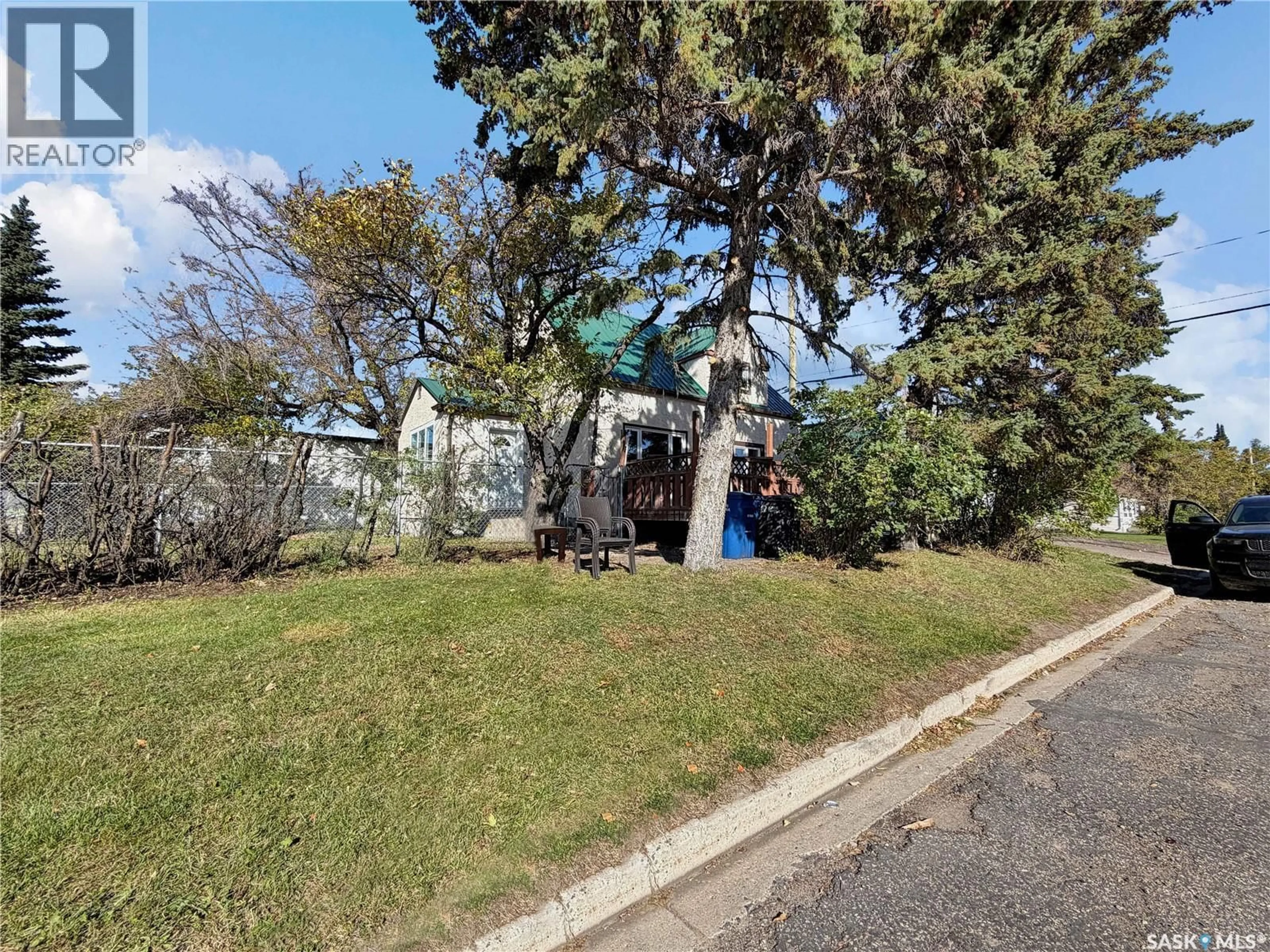 A pic from outside/outdoor area/front of a property/back of a property/a pic from drone, street for 98 GARRY STREET, Rocanville Saskatchewan S0A3L0