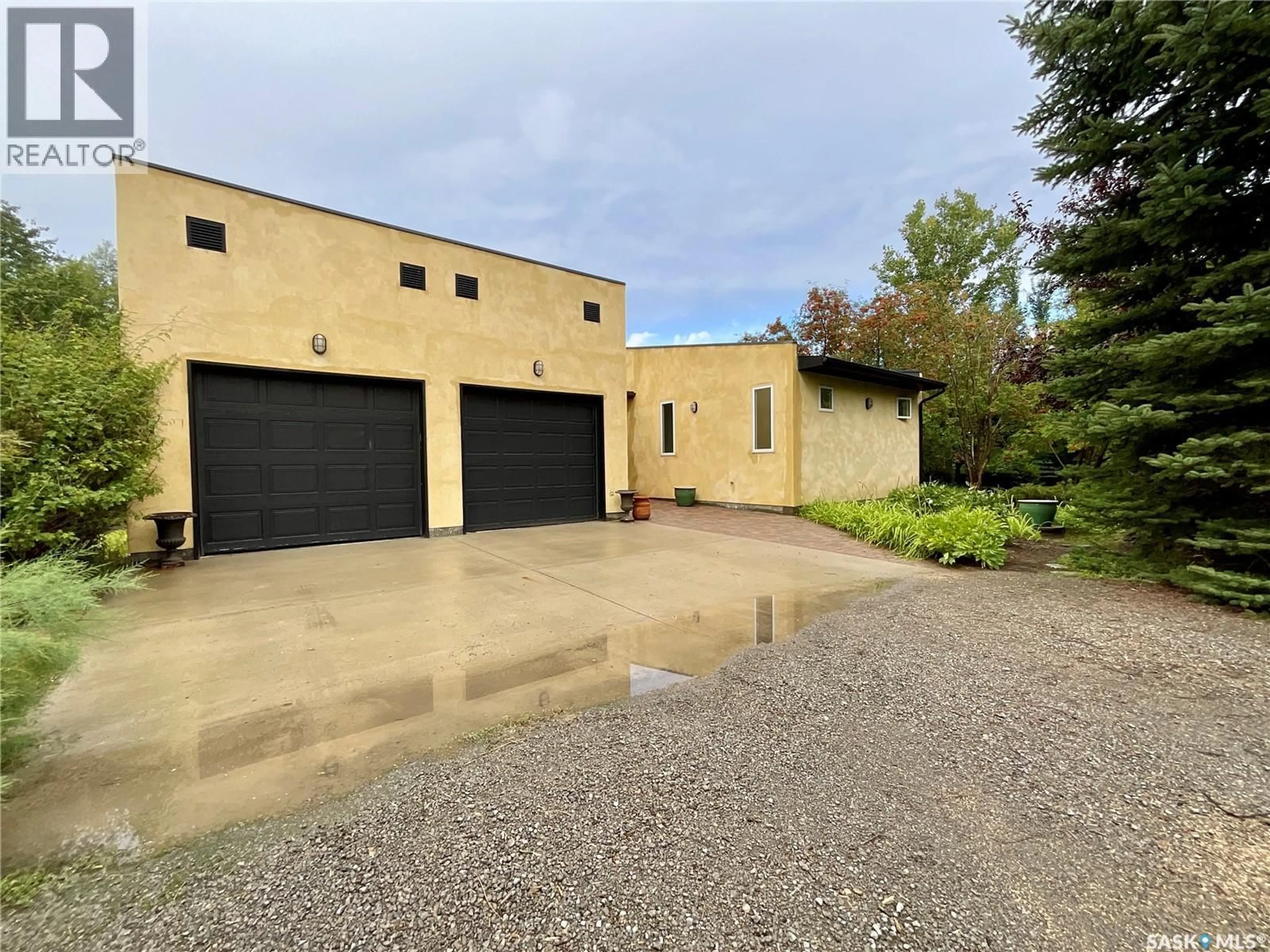 A pic from outside/outdoor area/front of a property/back of a property/a pic from drone, street for 1 POMPANO BAY, Pilot Butte Saskatchewan S4L1B7