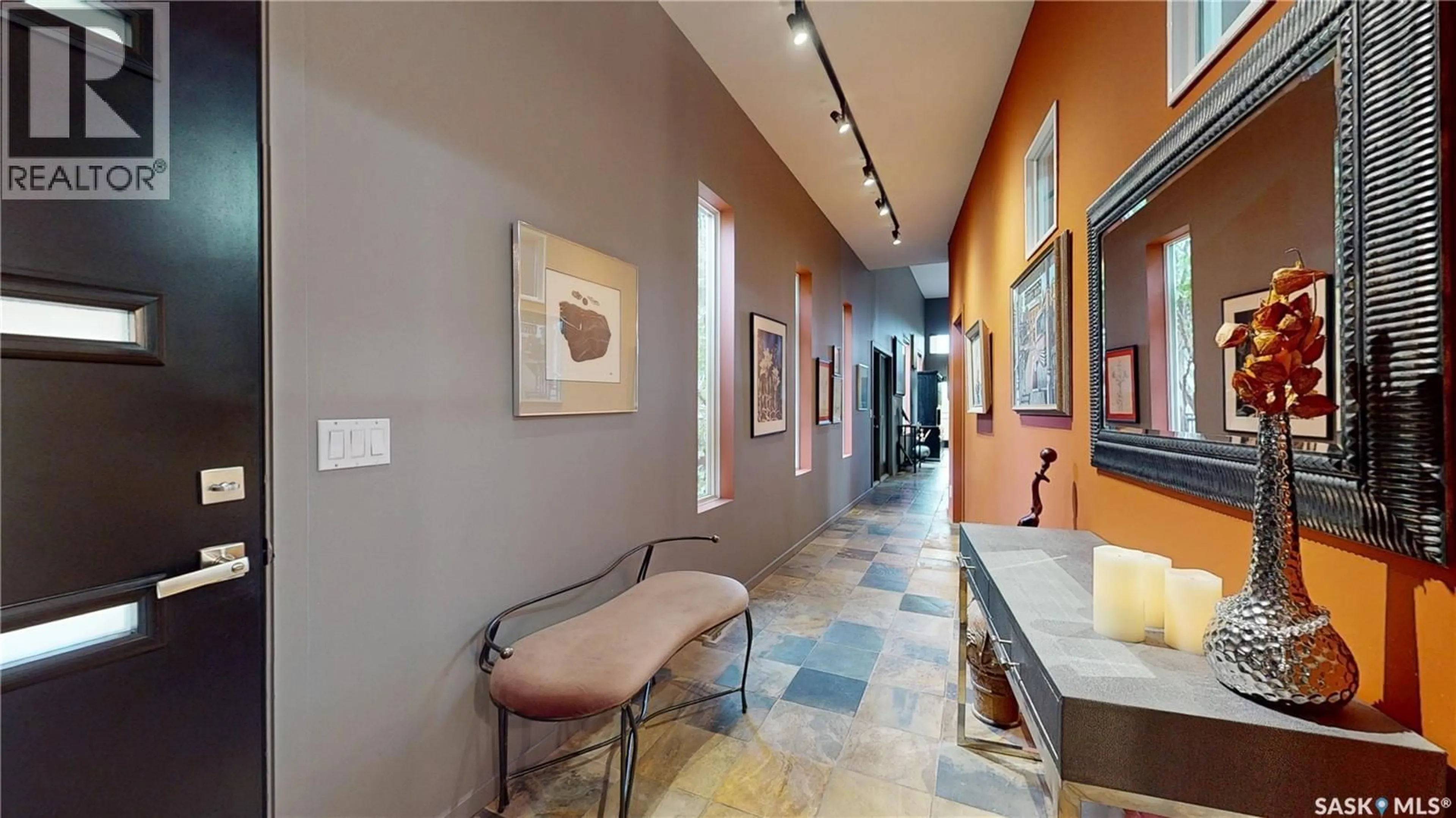 Indoor foyer for 1 POMPANO BAY, Pilot Butte Saskatchewan S4L1B7