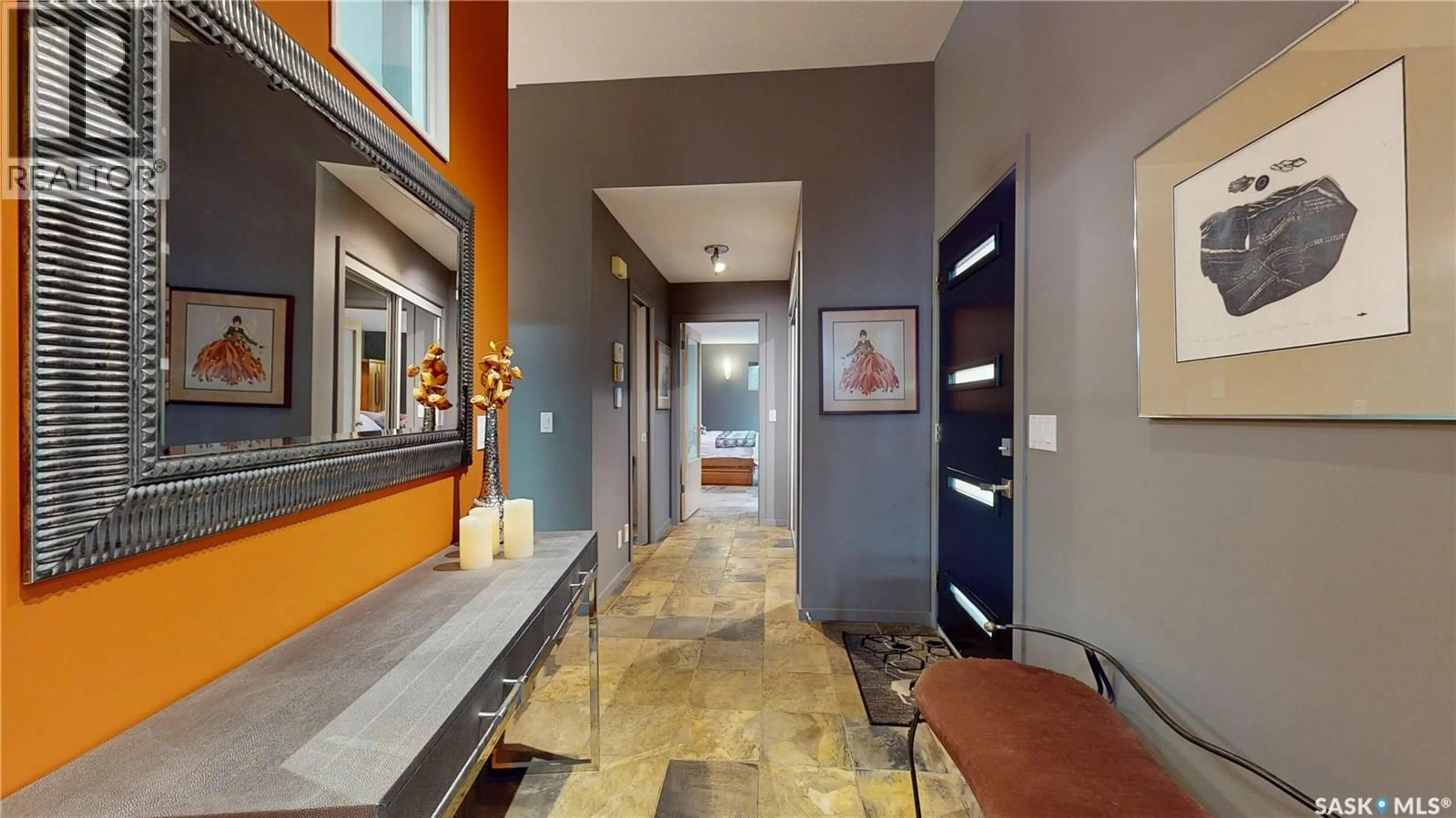 Indoor foyer for 1 POMPANO BAY, Pilot Butte Saskatchewan S4L1B7