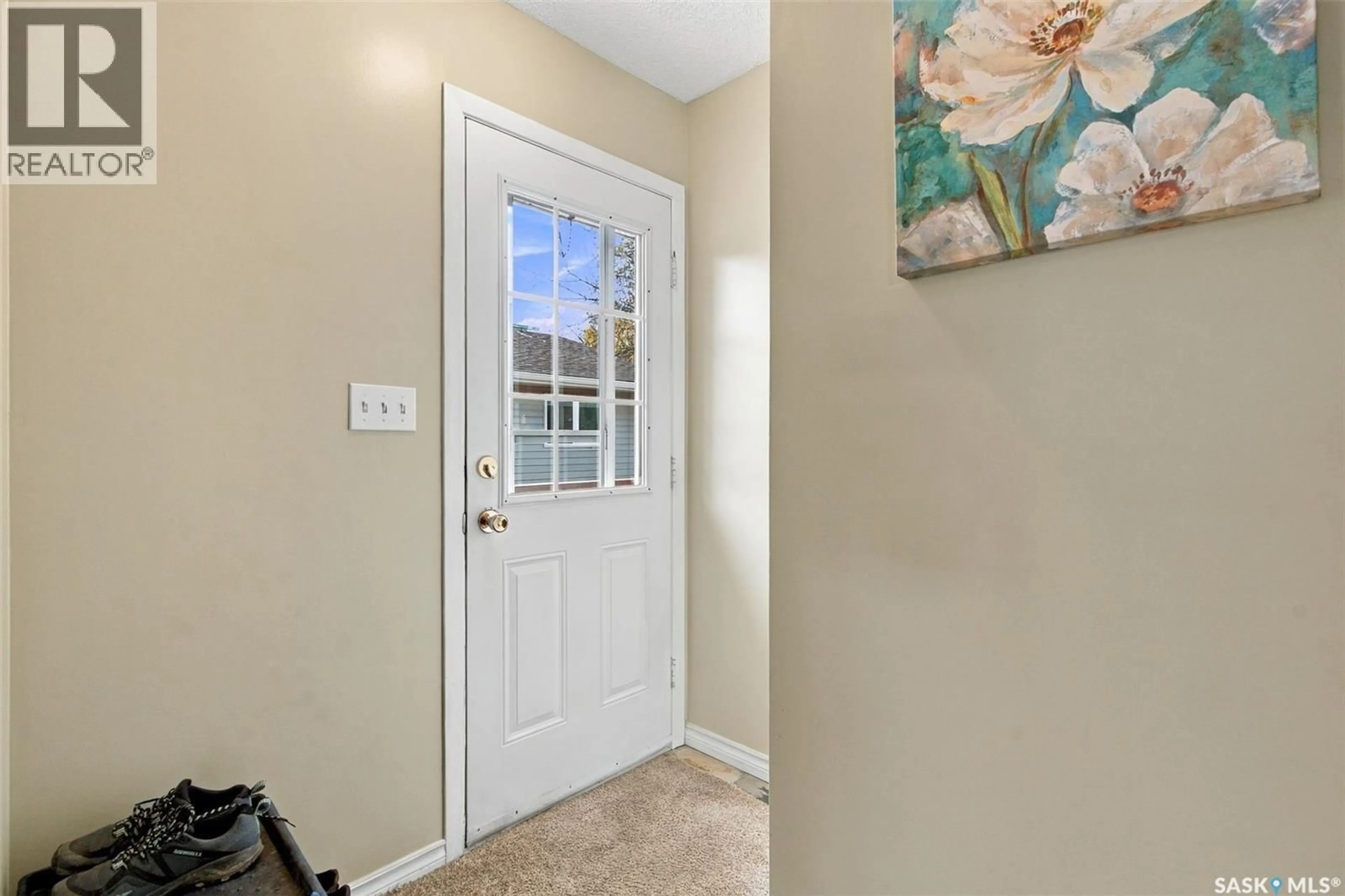 Indoor entryway for 38 PETERSMEYER STREET, Regina Saskatchewan S4R7P7