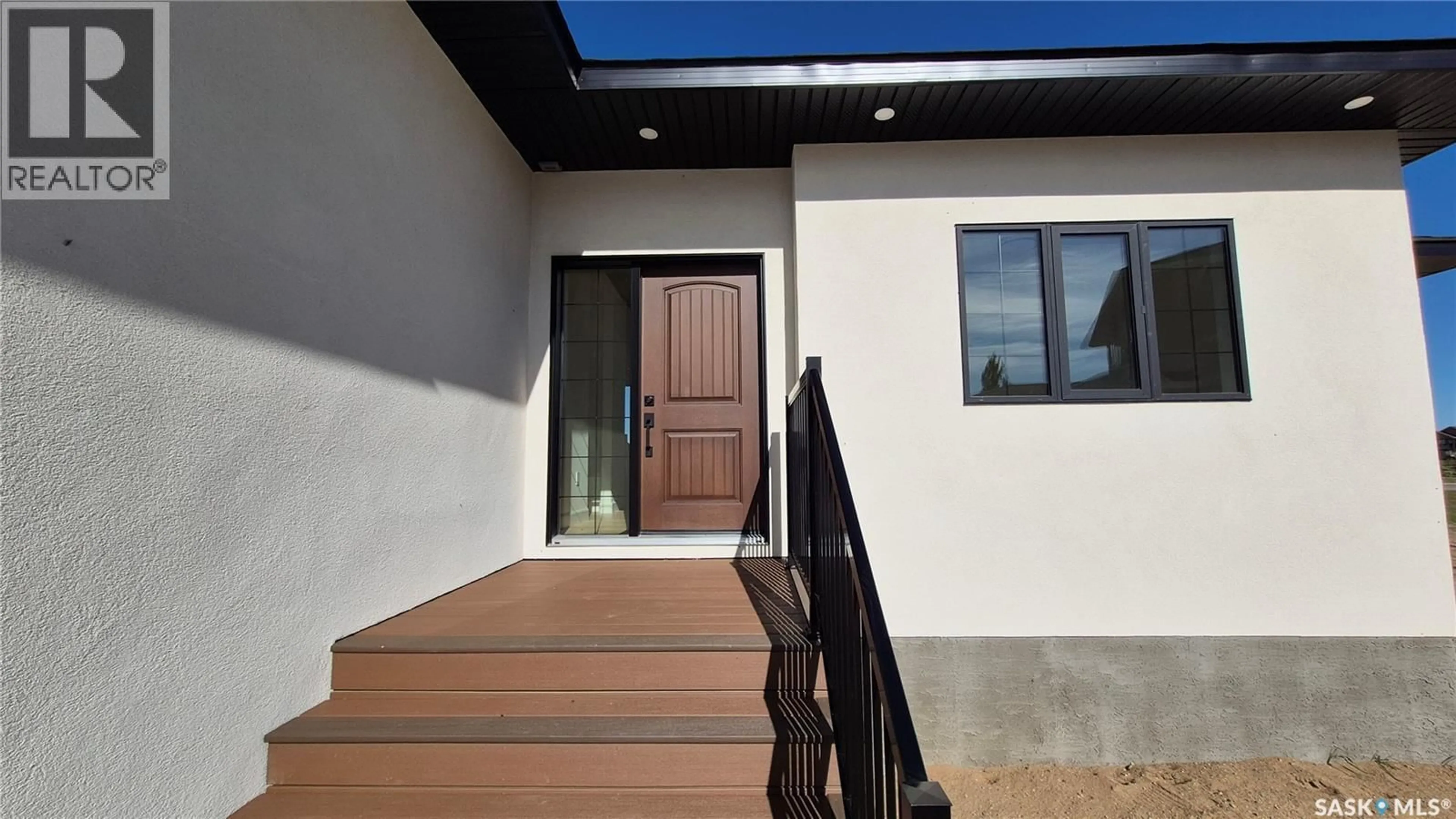 Indoor entryway for 5 AARON COURT, Pilot Butte Saskatchewan S0G3Z0
