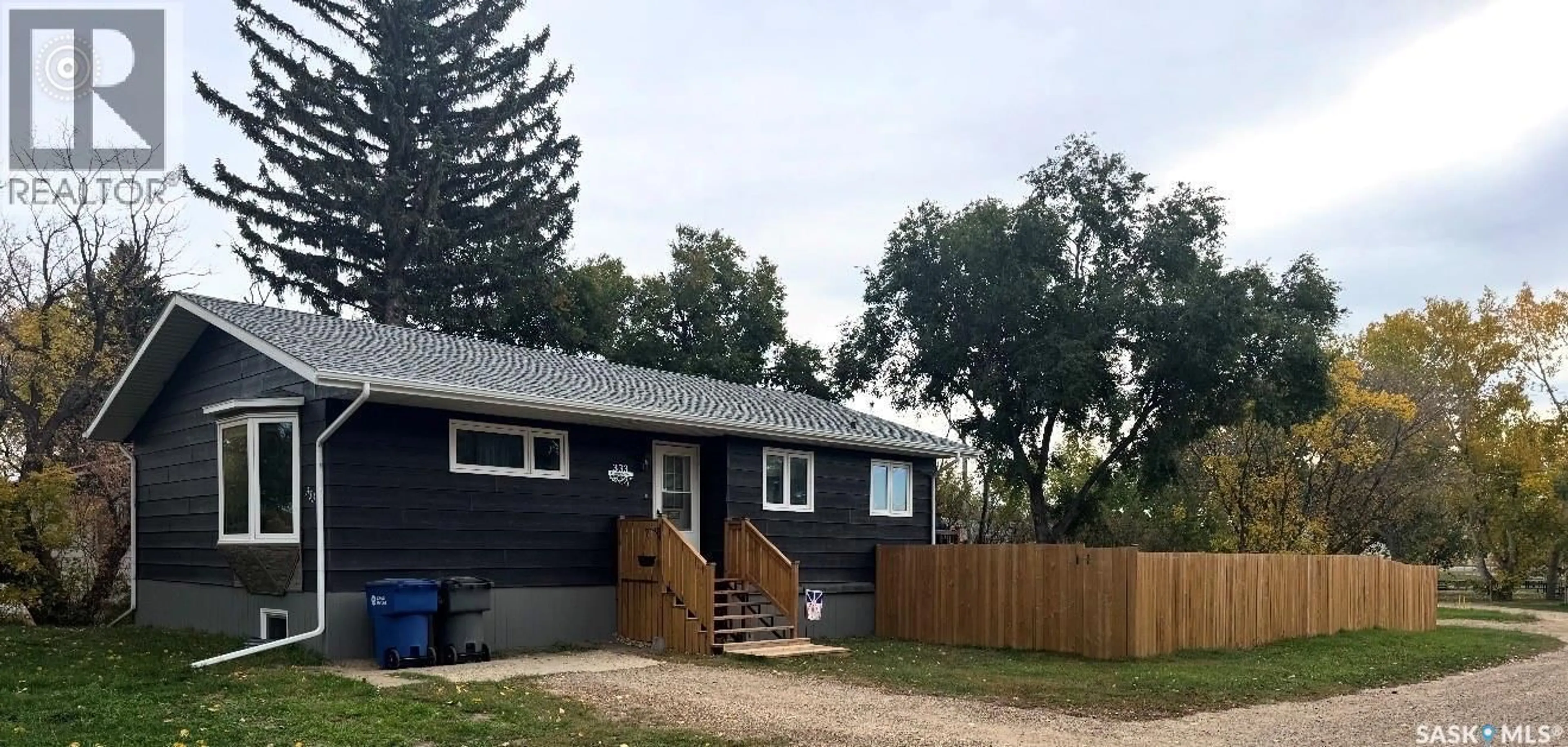 Home with vinyl exterior material, street for 333 CENTRE STREET, Coronach Saskatchewan S0H0Z0