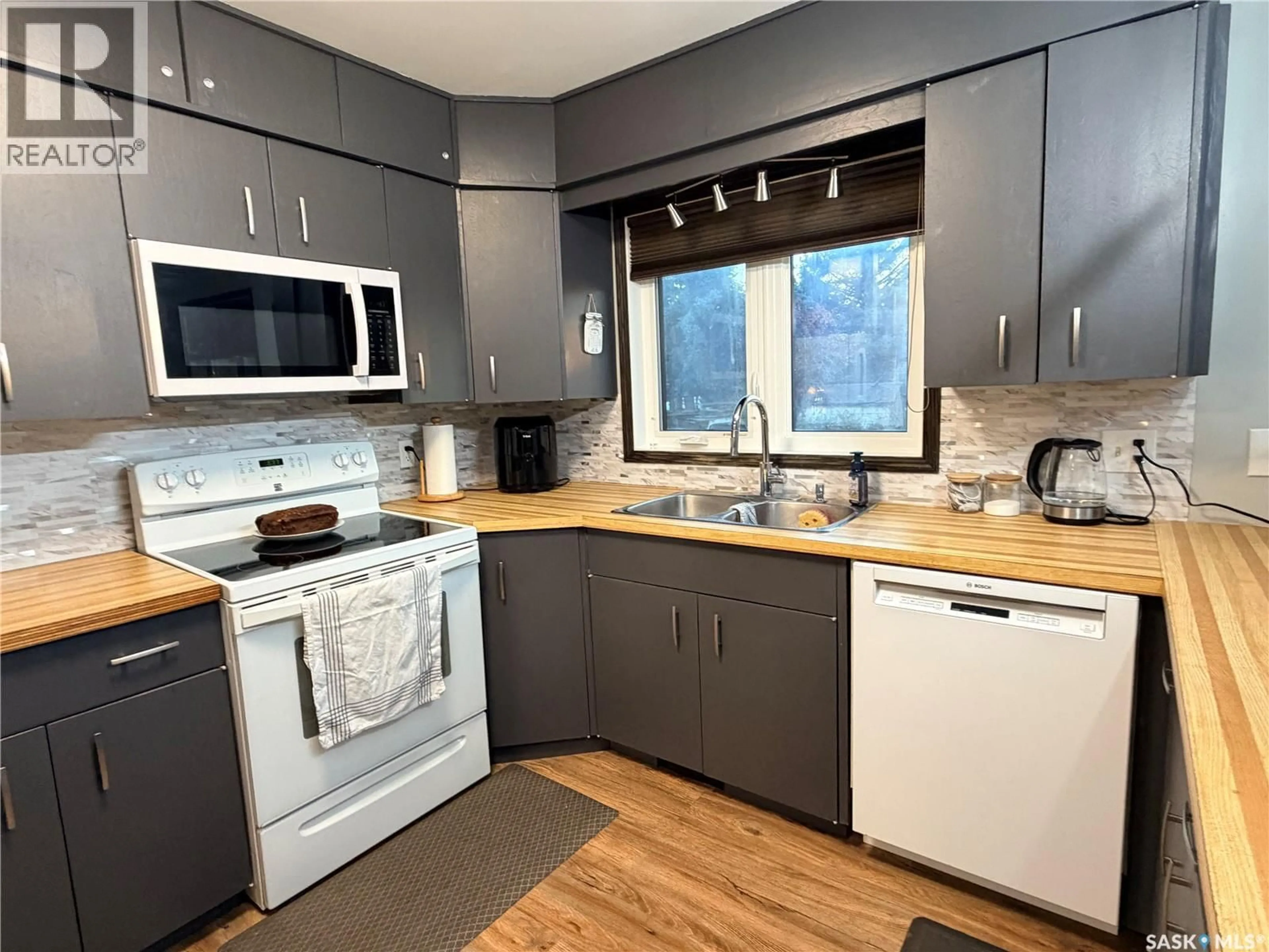 Standard kitchen, wood/laminate floor for 333 CENTRE STREET, Coronach Saskatchewan S0H0Z0