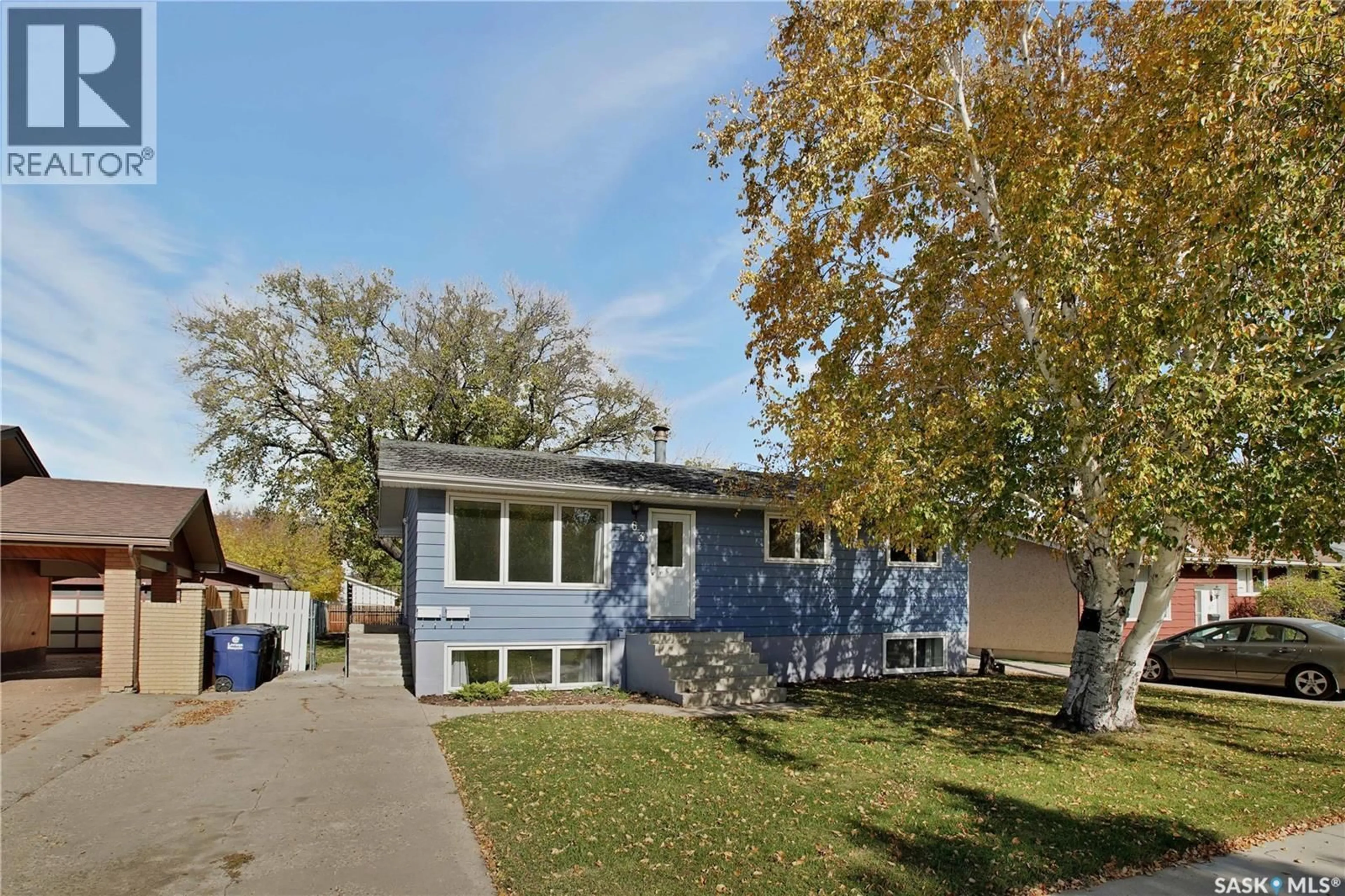 Home with vinyl exterior material, street for 63 JORDAN PLACE, Saskatoon Saskatchewan S7L4J2