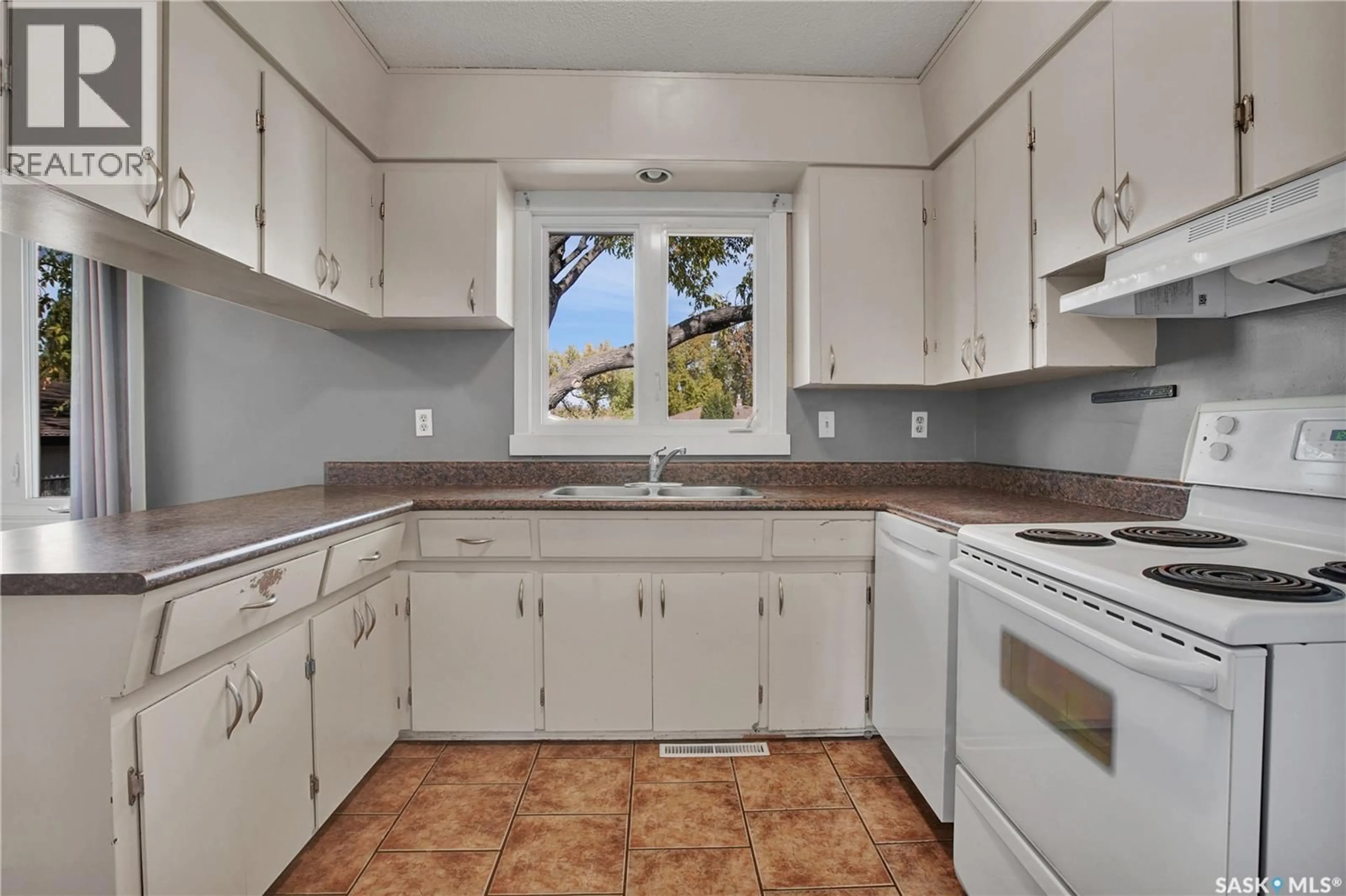 Standard kitchen, ceramic/tile floor for 63 JORDAN PLACE, Saskatoon Saskatchewan S7L4J2