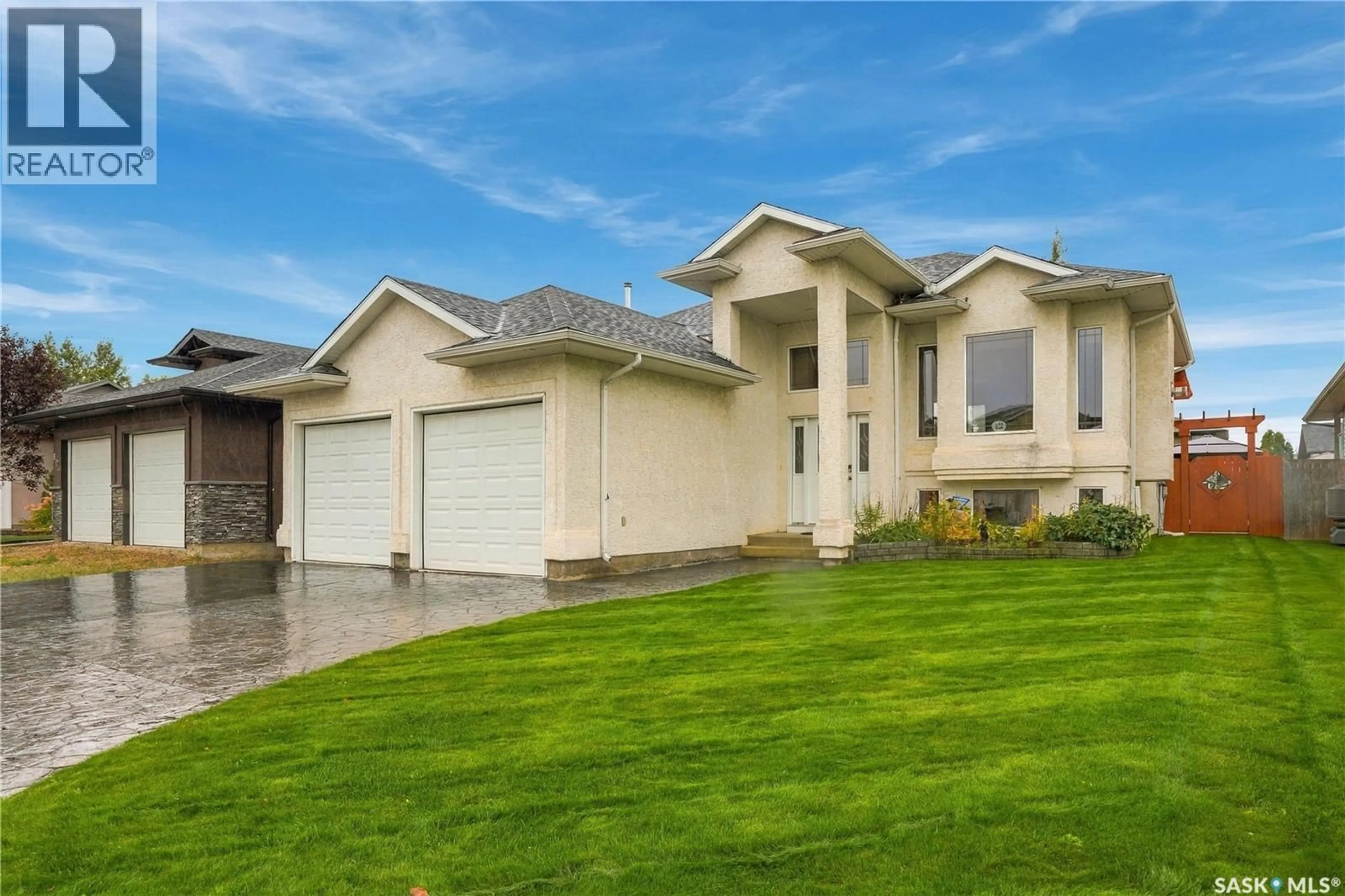 Home with vinyl exterior material, street for 822 ROCK HILL LANE, Martensville Saskatchewan S0K0A2