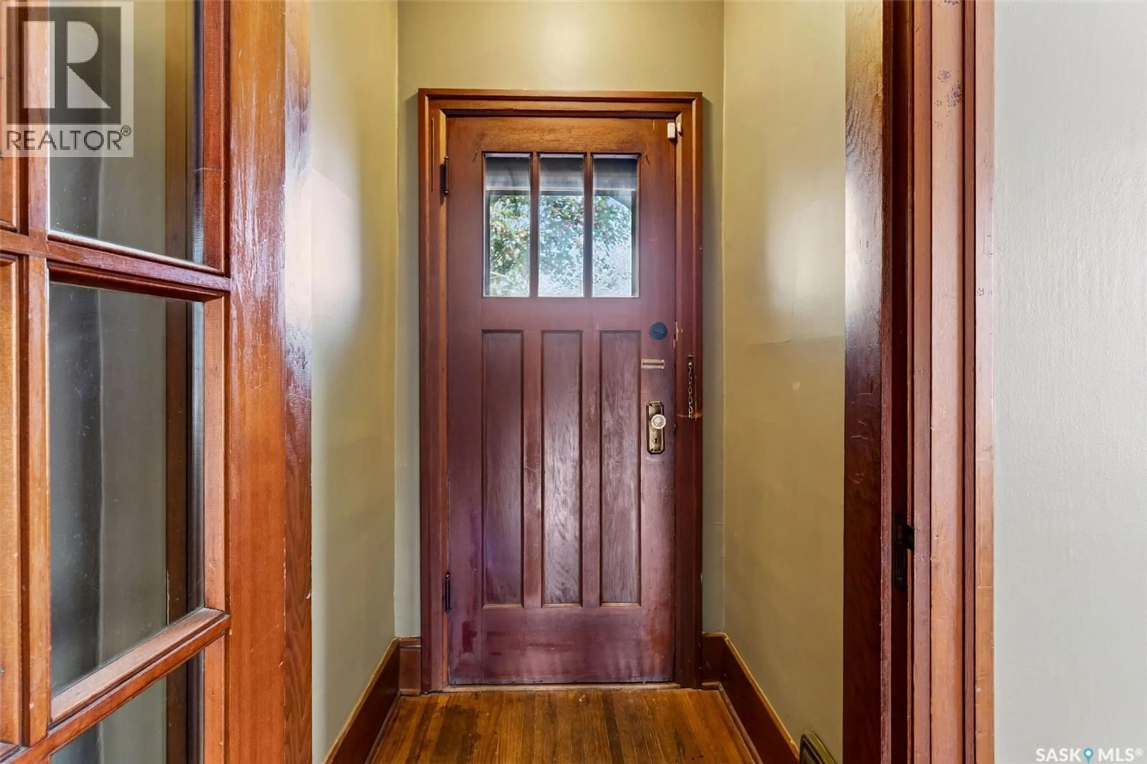 Indoor entryway for 347 8TH STREET, Prince Albert Saskatchewan S6V0W1