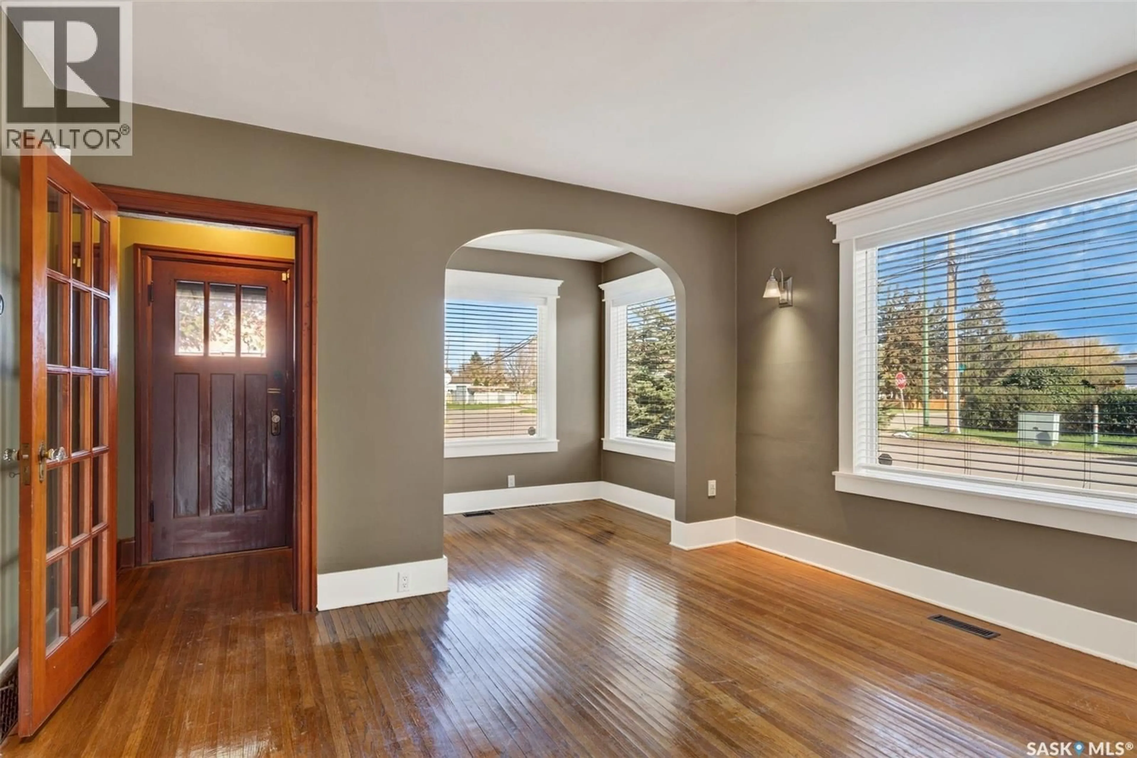 Indoor entryway for 347 8TH STREET, Prince Albert Saskatchewan S6V0W1