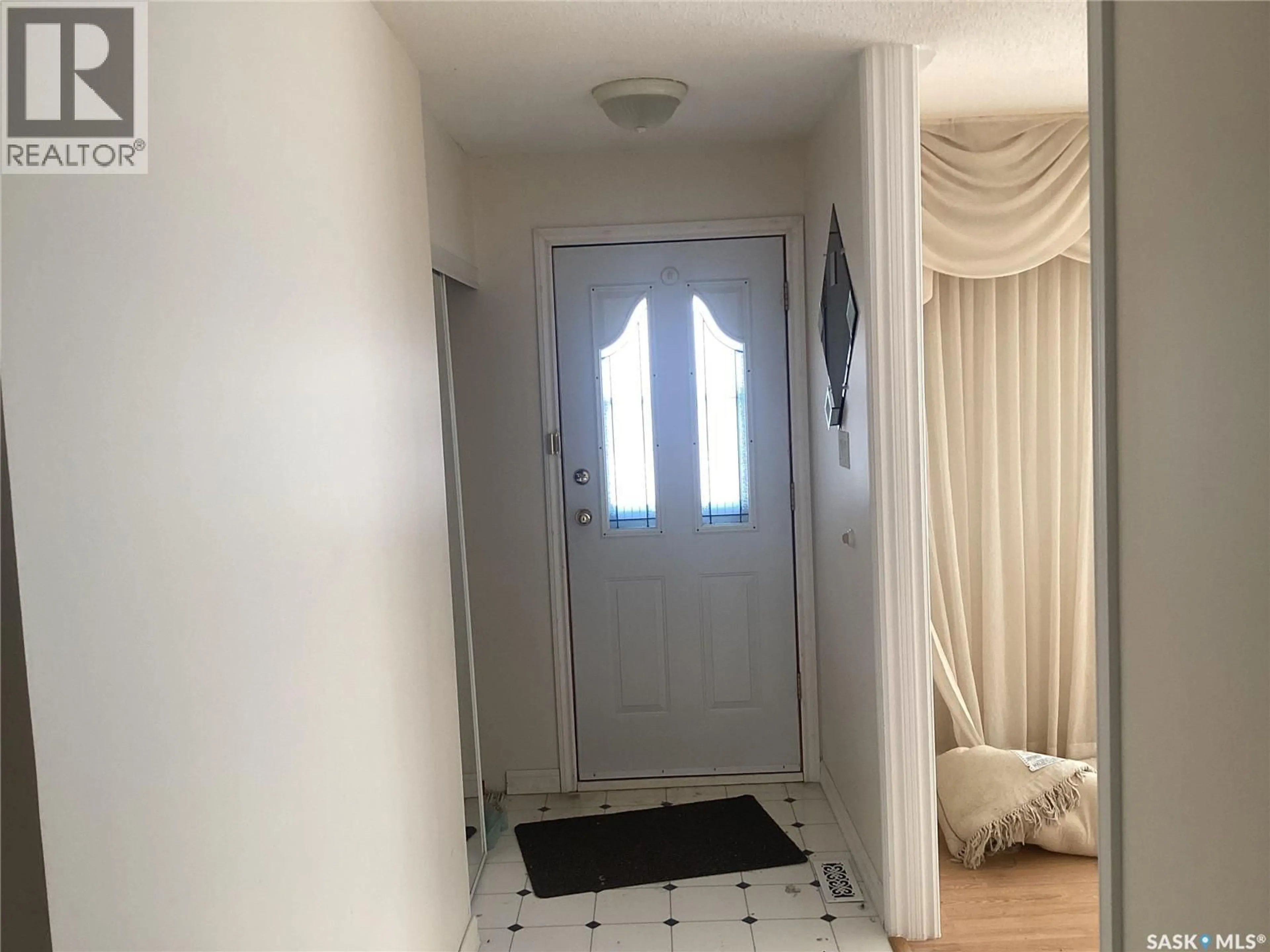 Indoor entryway for 3338 GORDON ROAD, Regina Saskatchewan S4S2T9