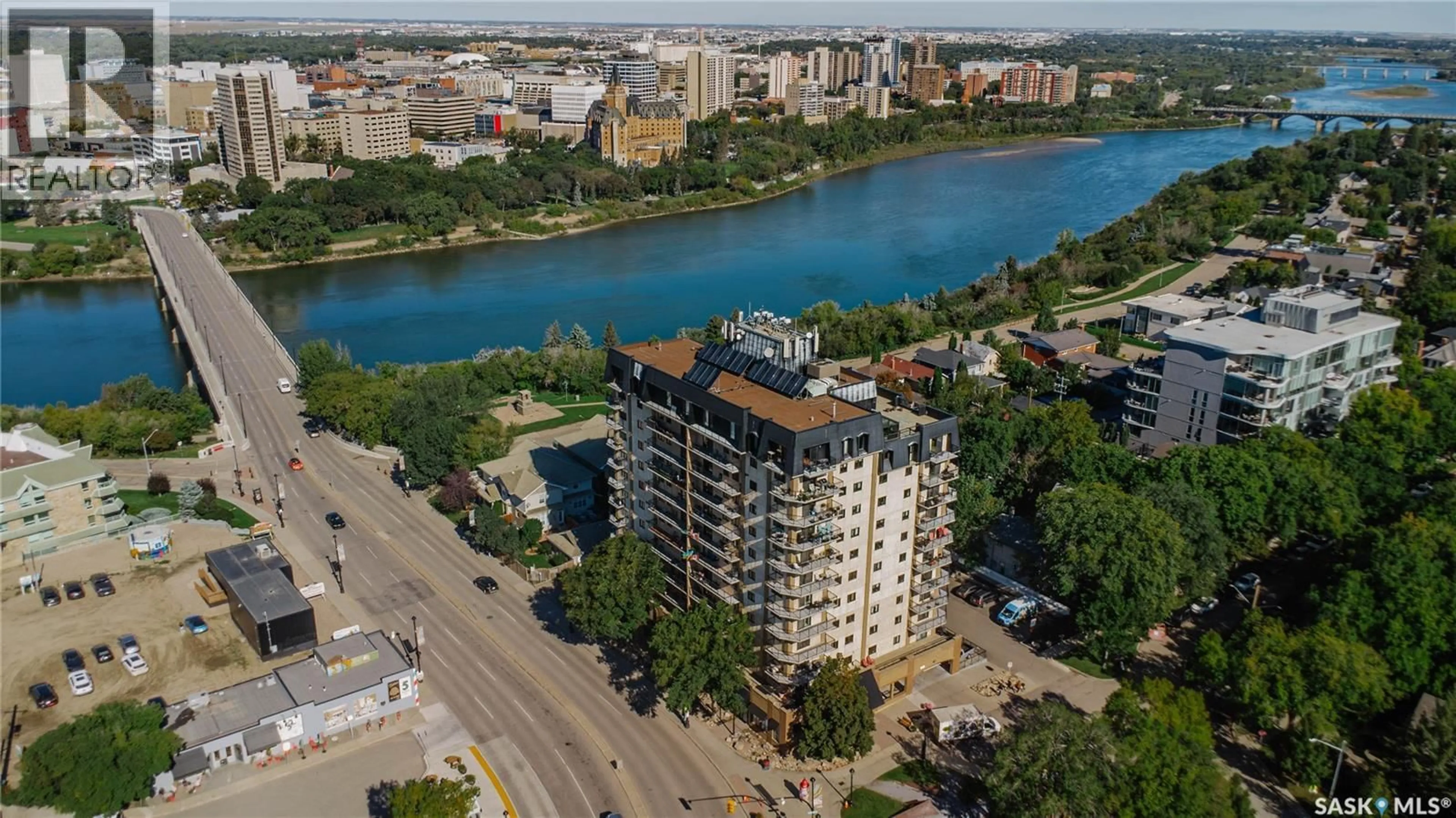 A pic from outside/outdoor area/front of a property/back of a property/a pic from drone, water/lake/river/ocean view for 404 611 UNIVERSITY DRIVE, Saskatoon Saskatchewan S7N3Z1