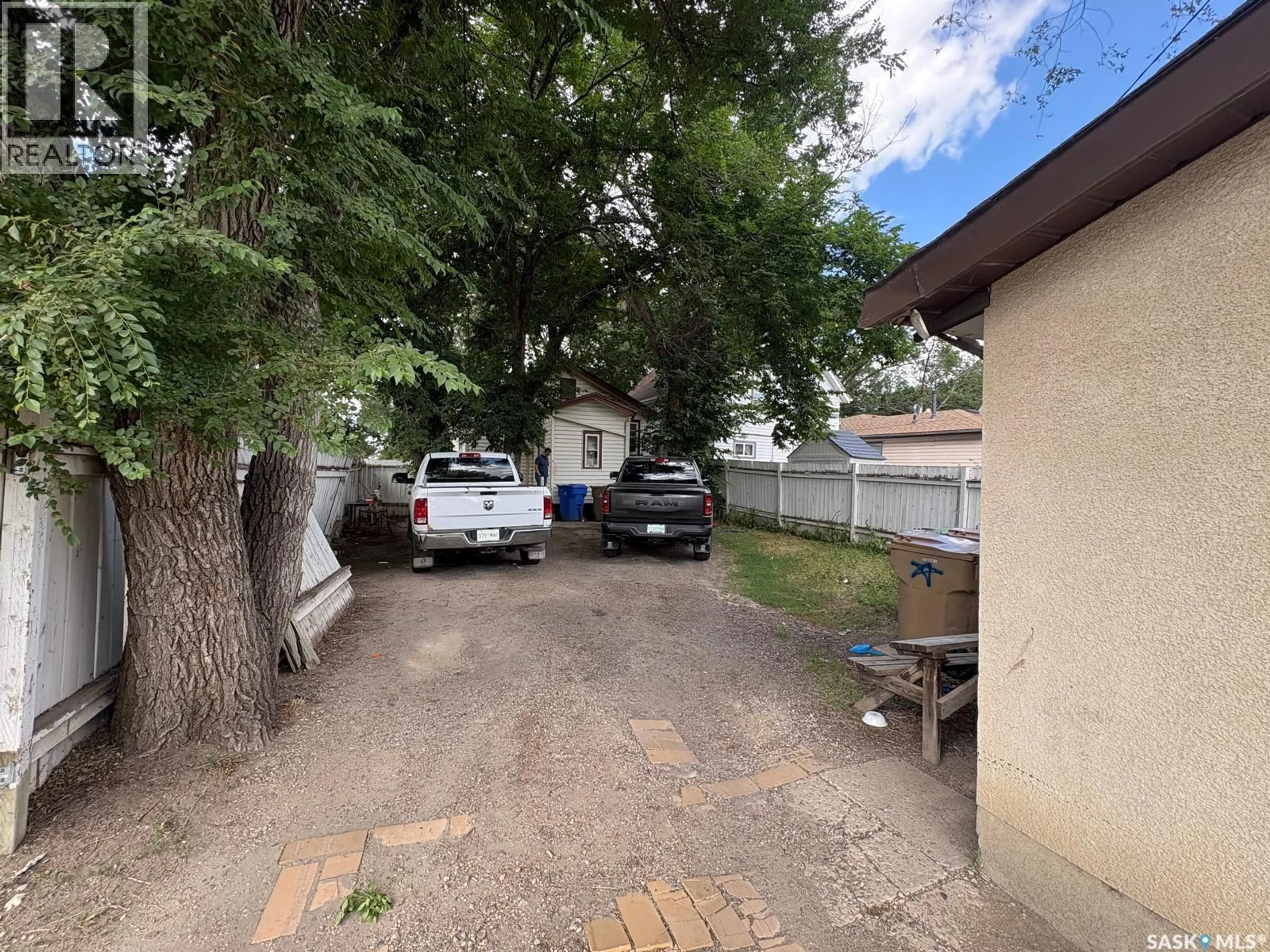 A pic from outside/outdoor area/front of a property/back of a property/a pic from drone, street for 1579 ATHOL STREET, Regina Saskatchewan S4T3C9