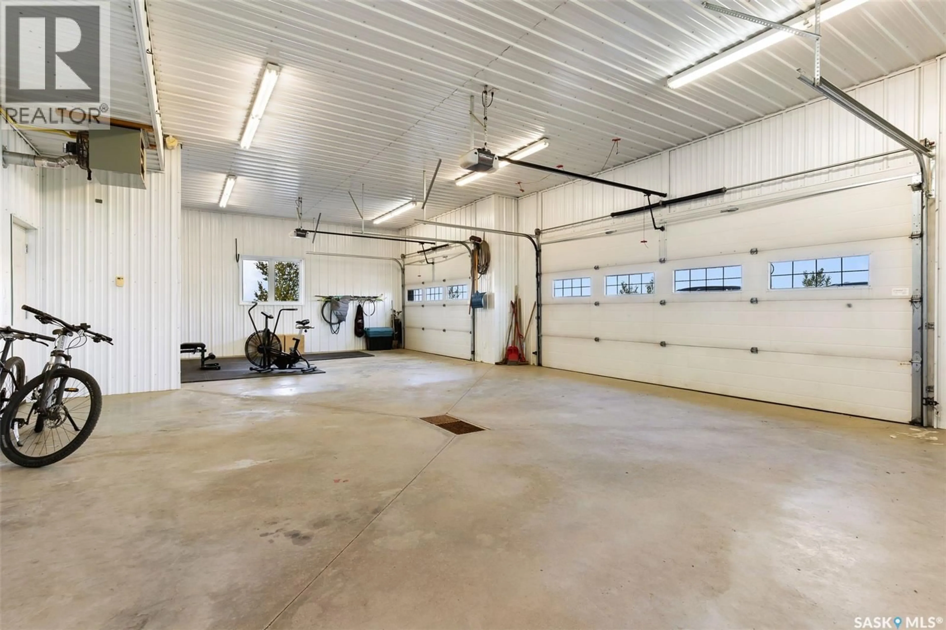 Indoor garage for BATTERS ACREAGE, Moose Mountain Rm No. 63 Saskatchewan S0C0R0