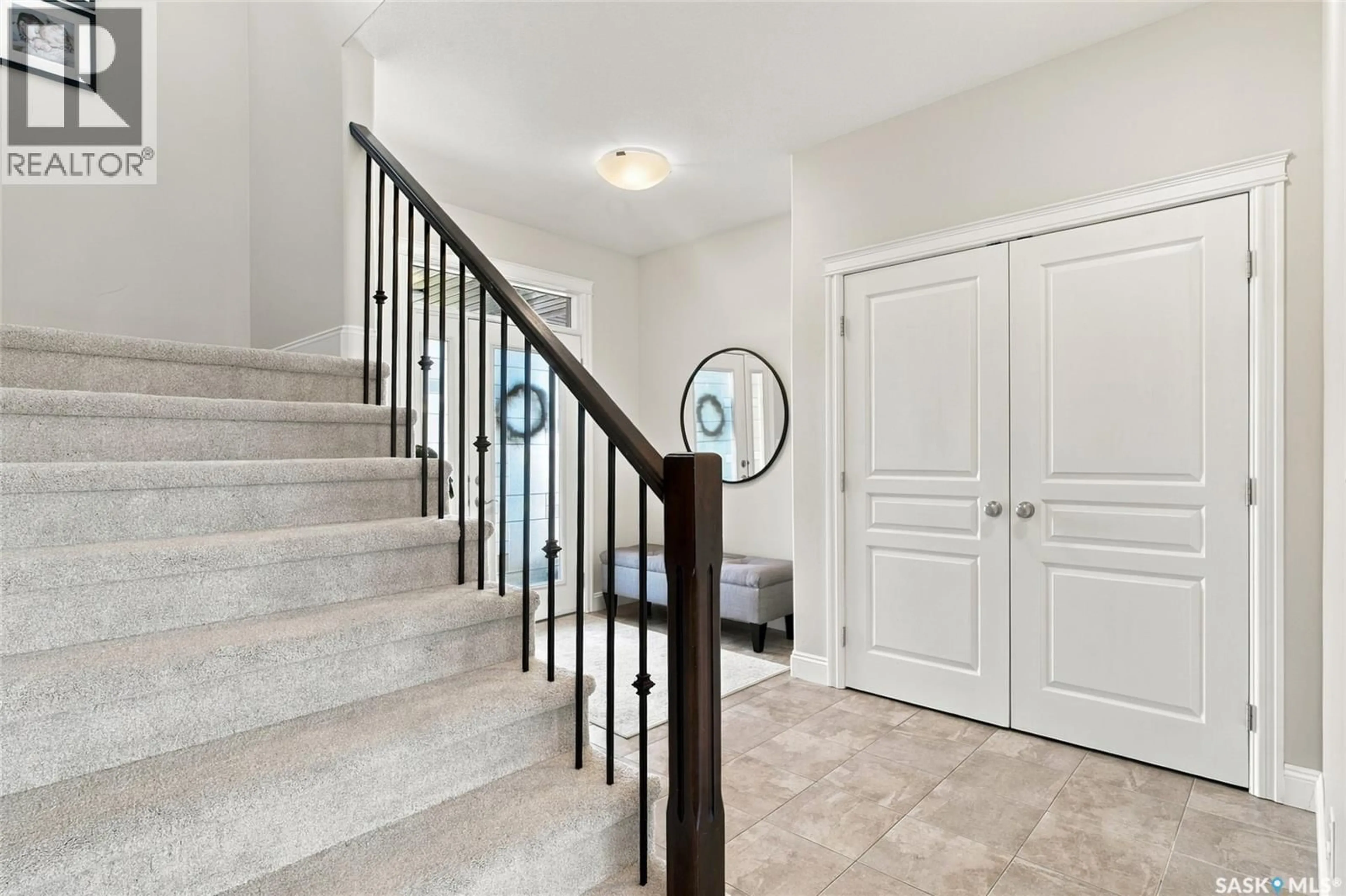 Indoor entryway for 831 SALLOUM CRESCENT, Saskatoon Saskatchewan S7W0N2