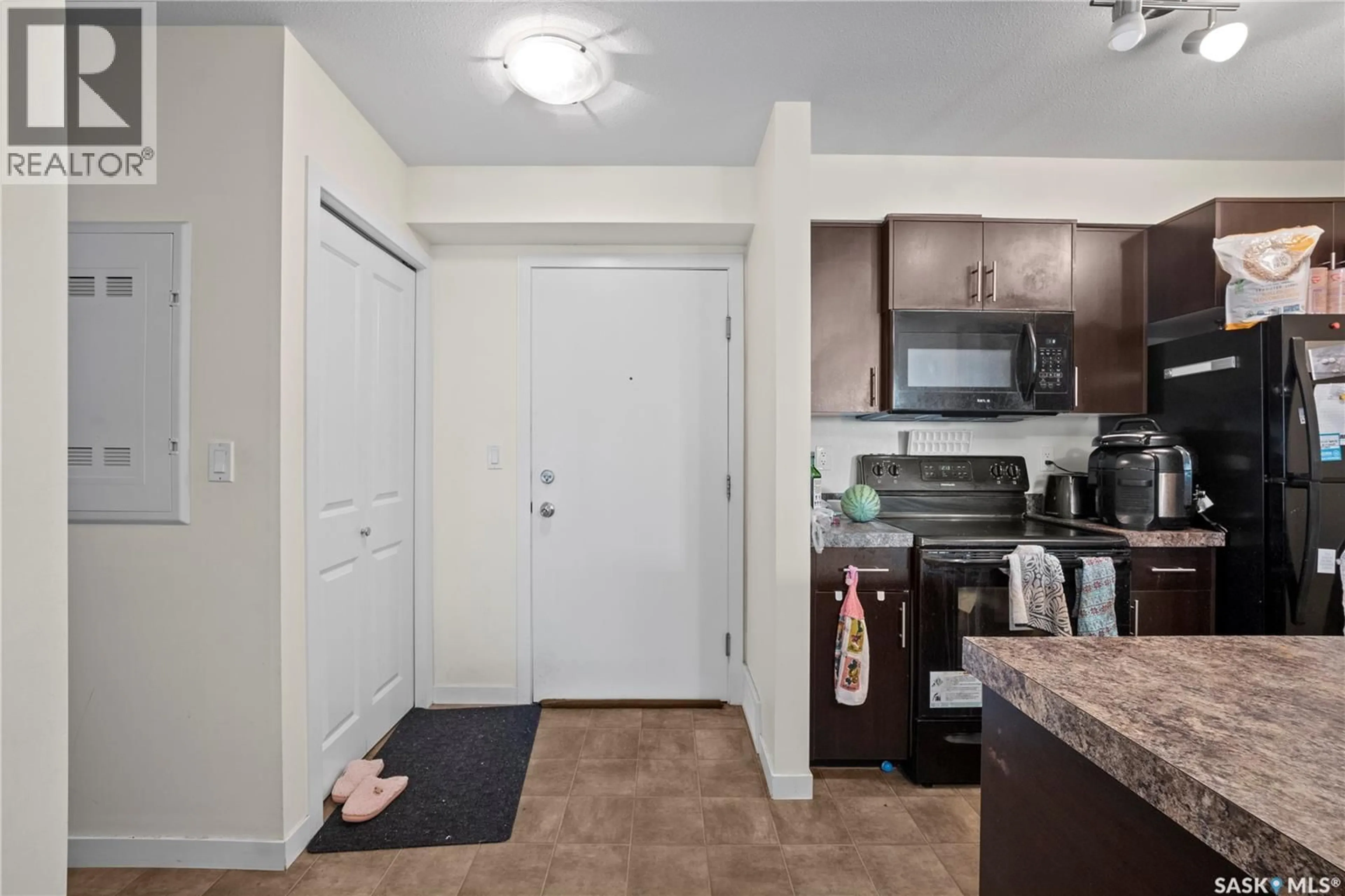 Standard kitchen, unknown for 5500 - 1203 MITCHINSON WAY, Regina Saskatchewan S4W0N9