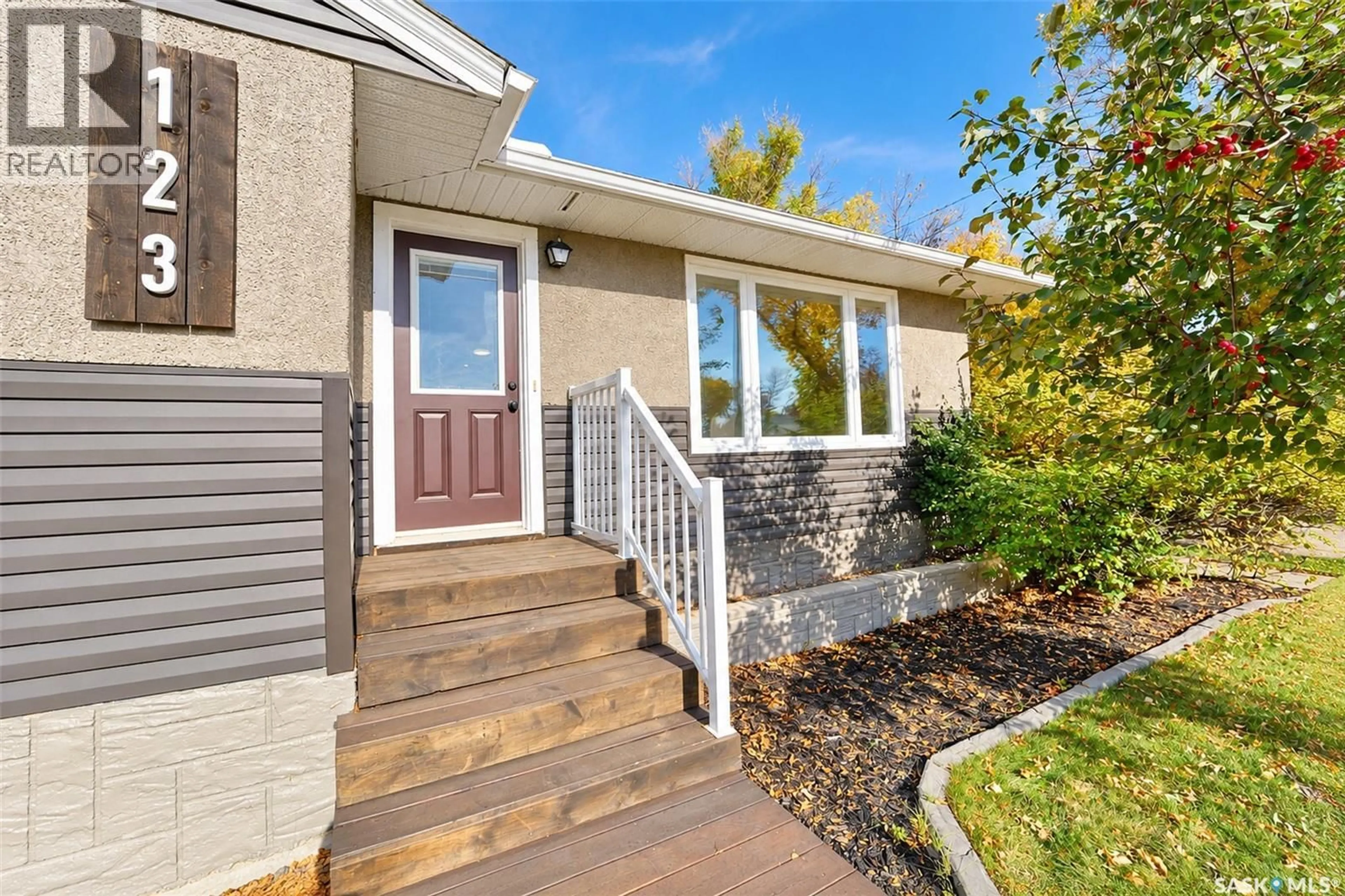 Home with vinyl exterior material, street for 123 2ND AVENUE, Rosetown Saskatchewan S0L2V0