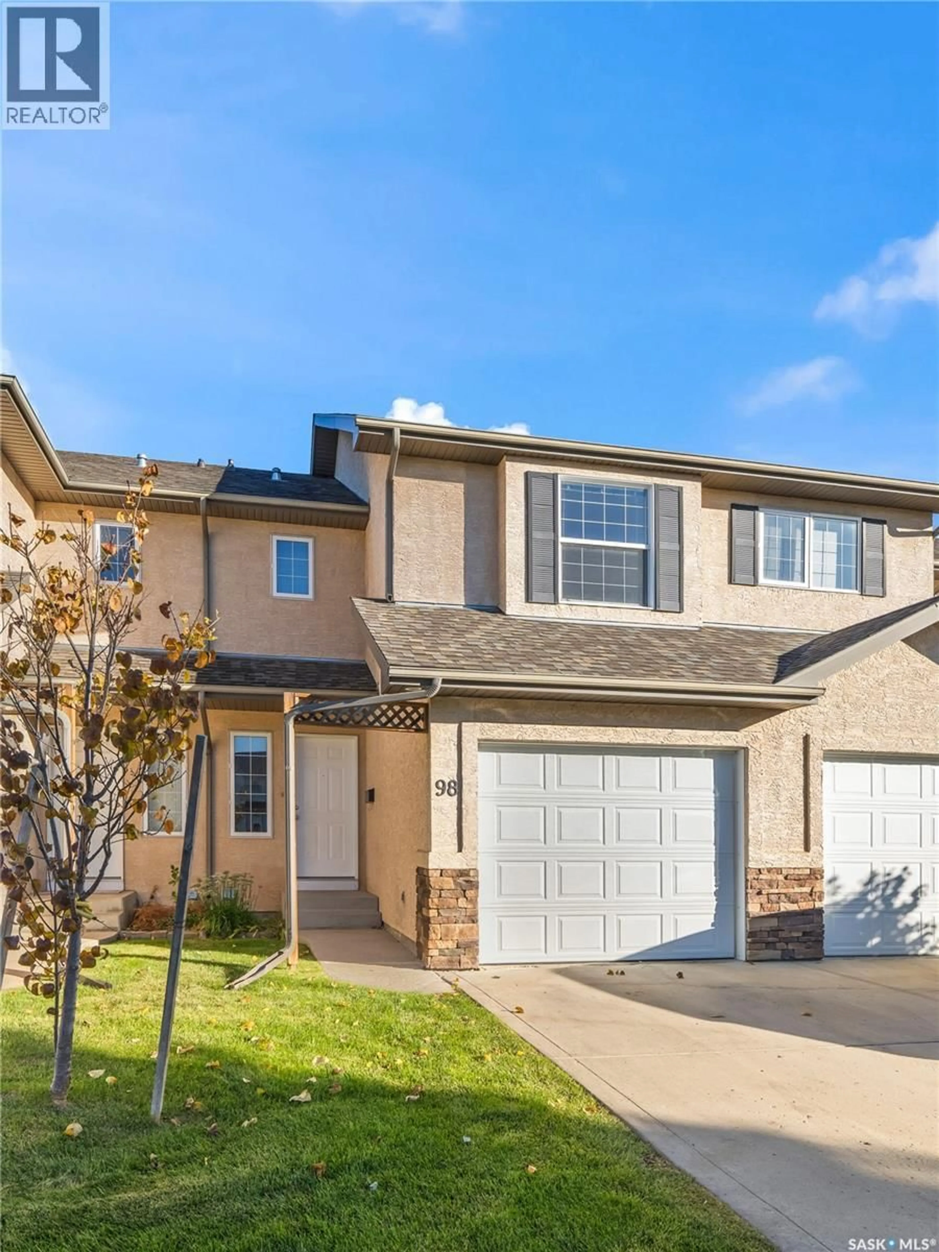 Home with vinyl exterior material, street for 118 - 98 PAWLYCHENKO LANE, Saskatoon Saskatchewan S7V1K1