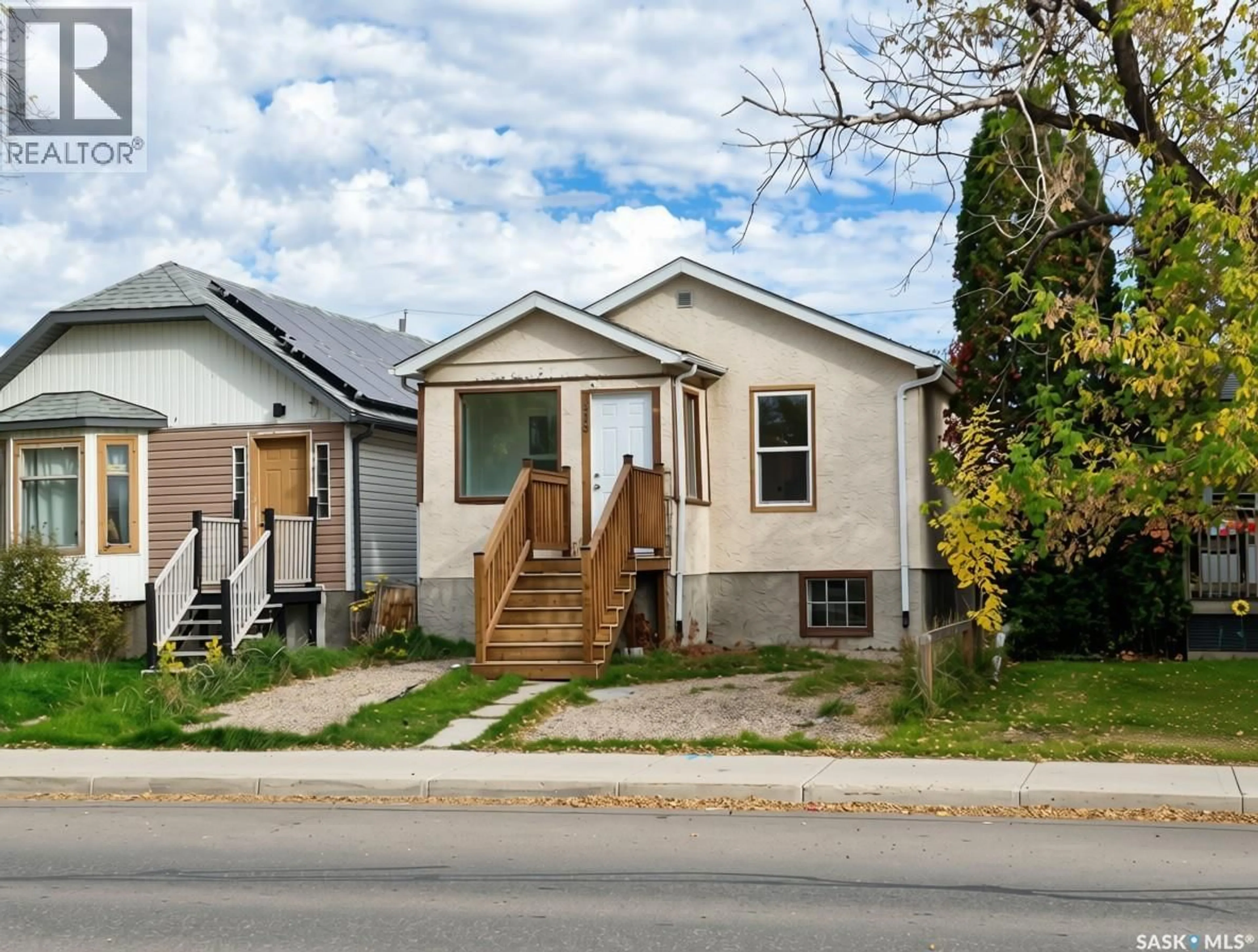 Home with vinyl exterior material, street for 815 ELPHINSTONE STREET, Regina Saskatchewan S4T3L5