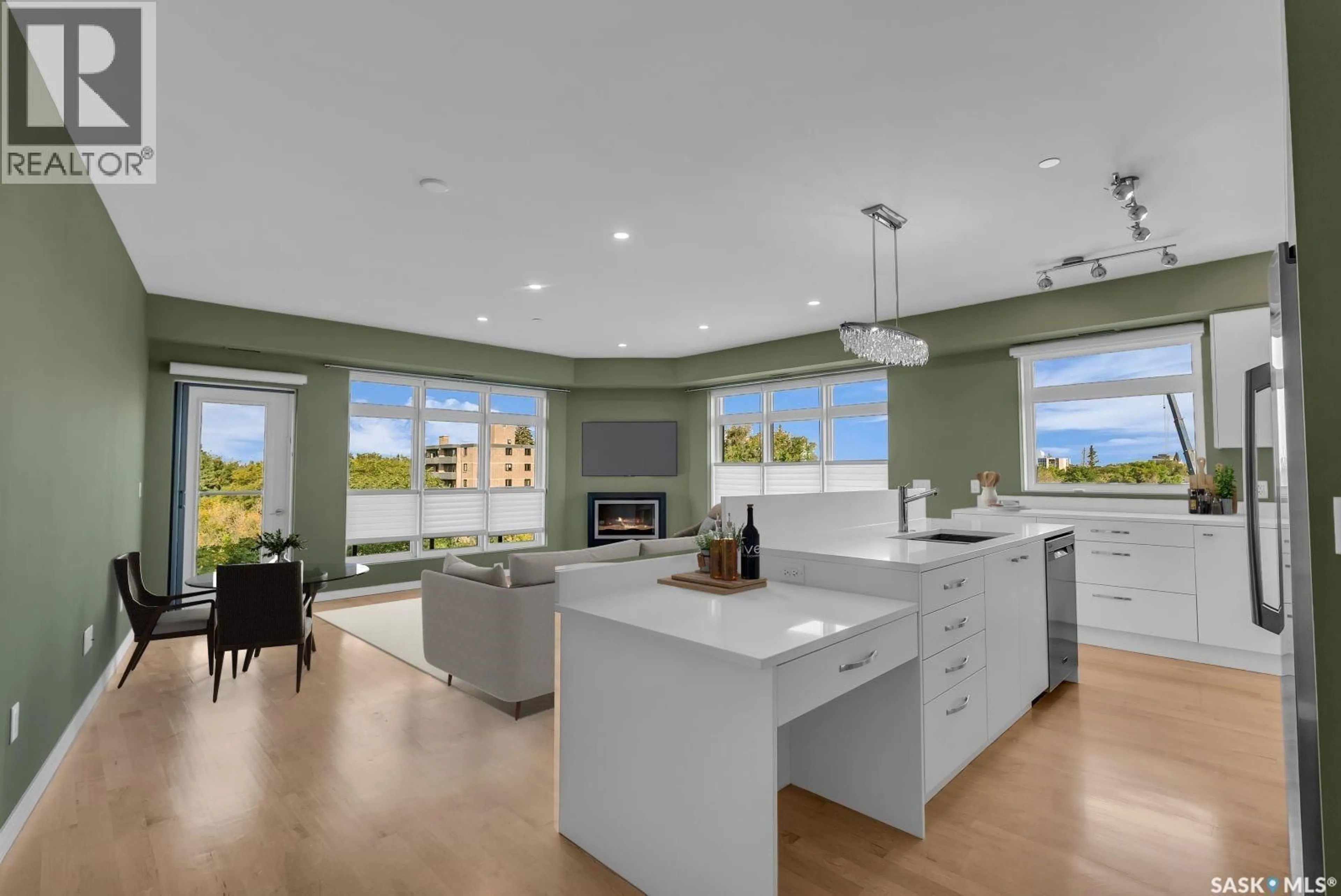 Open concept kitchen, ceramic/tile floor for 501 922 BROADWAY AVENUE, Saskatoon Saskatchewan S7N1B7