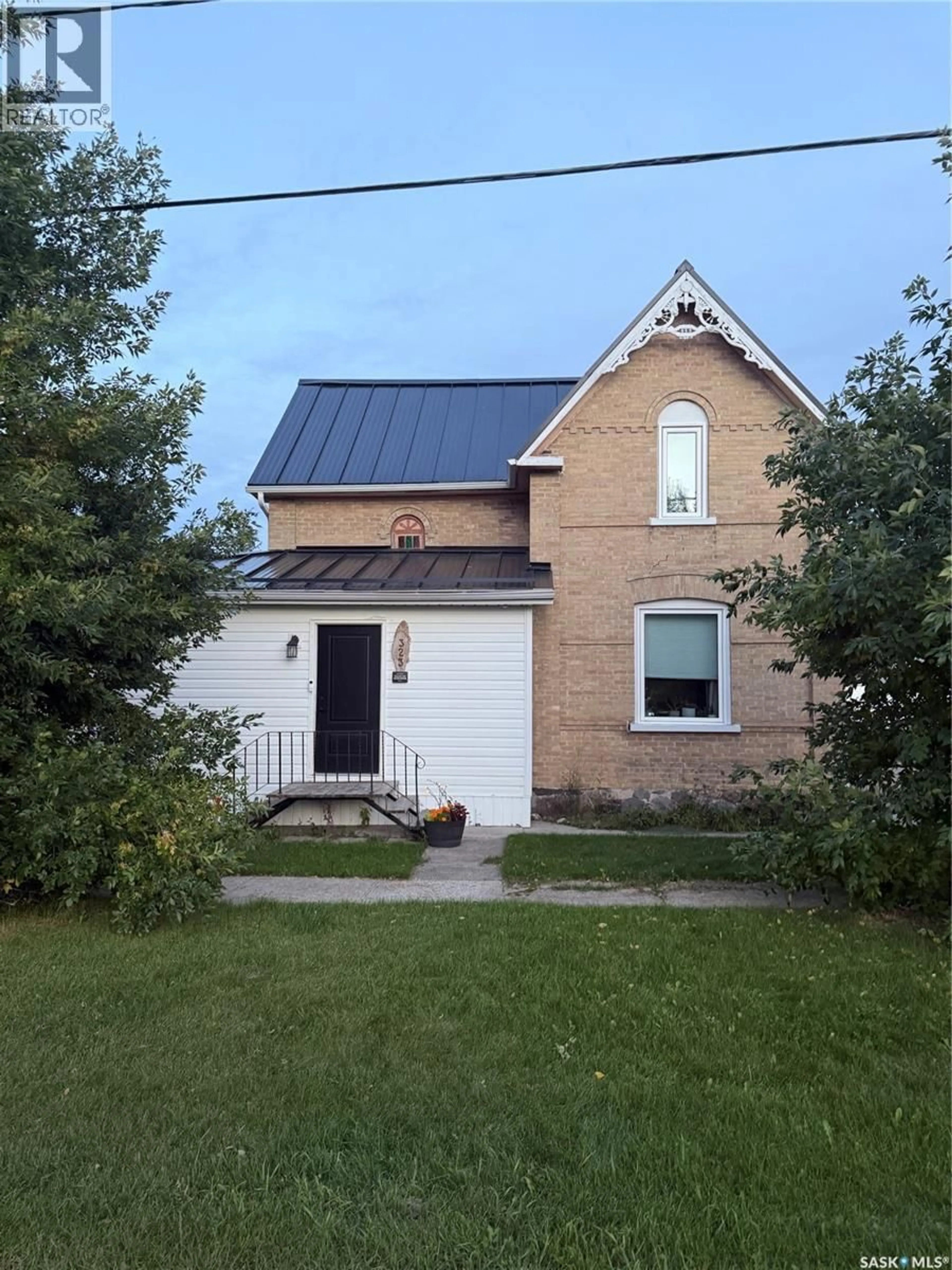 Unknown for 323 3RD AVENUE, Wapella Saskatchewan S0G4Z0