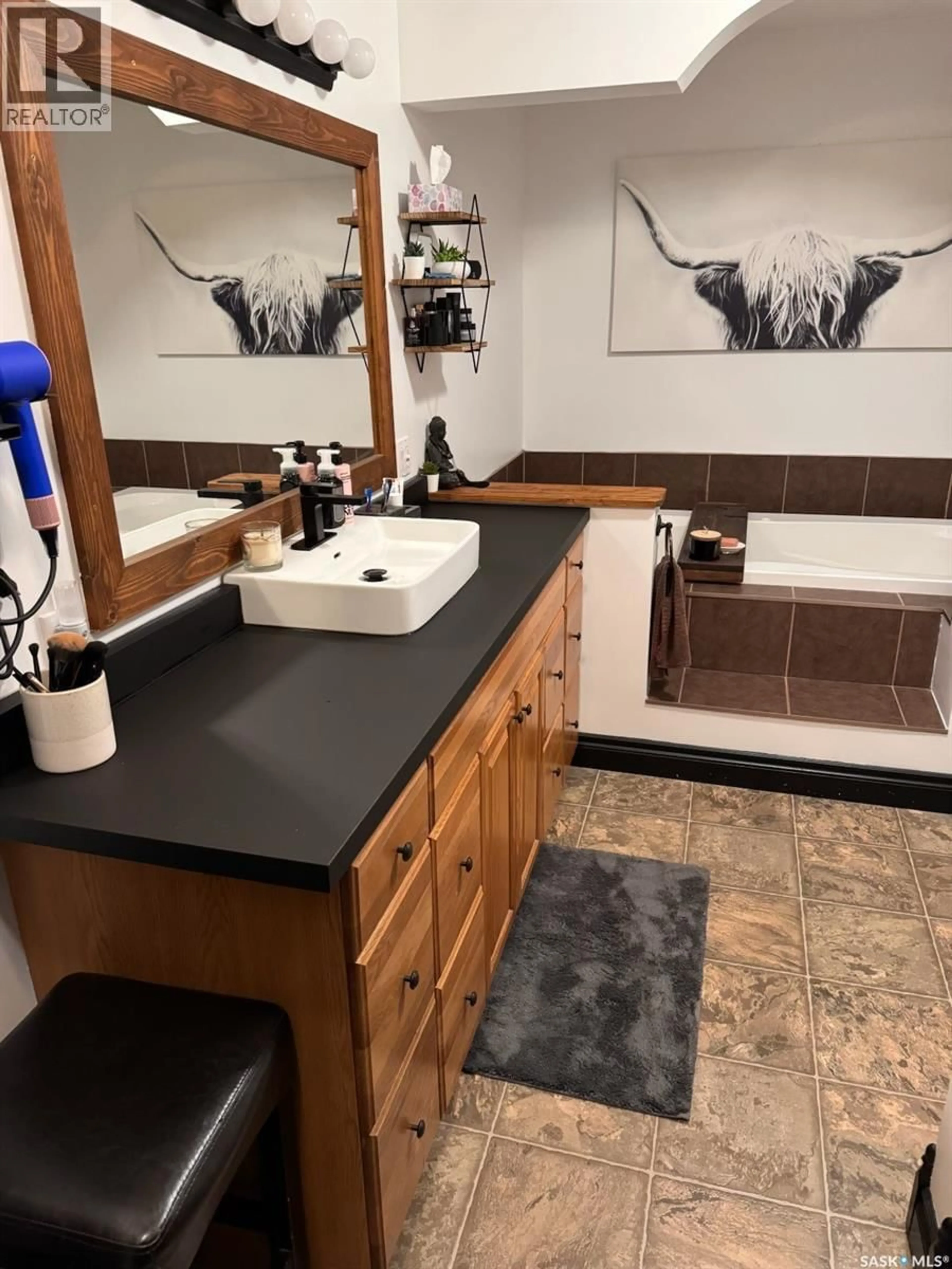Contemporary bathroom, ceramic/tile floor for 323 3RD AVENUE, Wapella Saskatchewan S0G4Z0