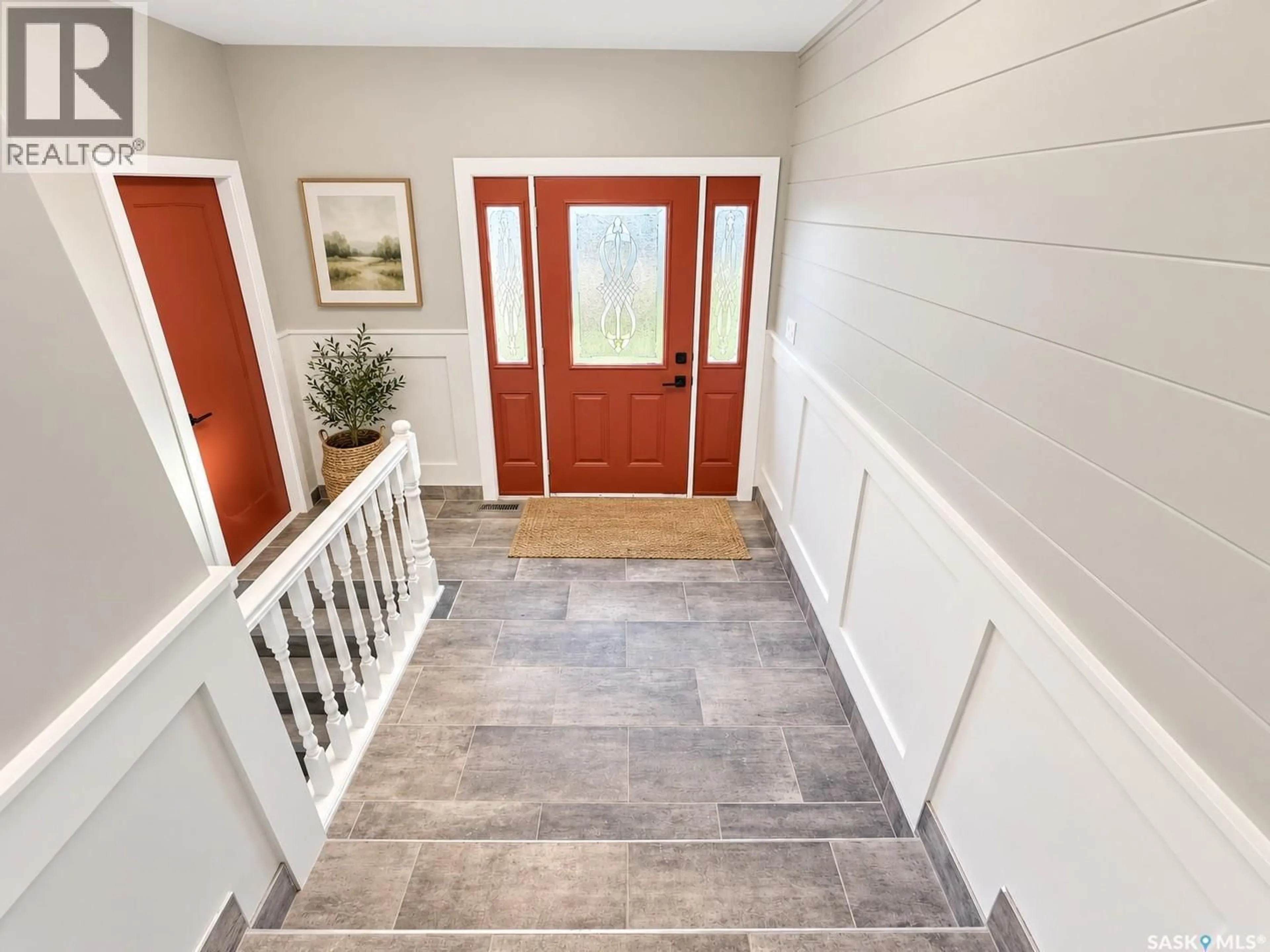 Indoor entryway for 5810 SHERWOOD DRIVE, Regina Saskatchewan S4T6Y7